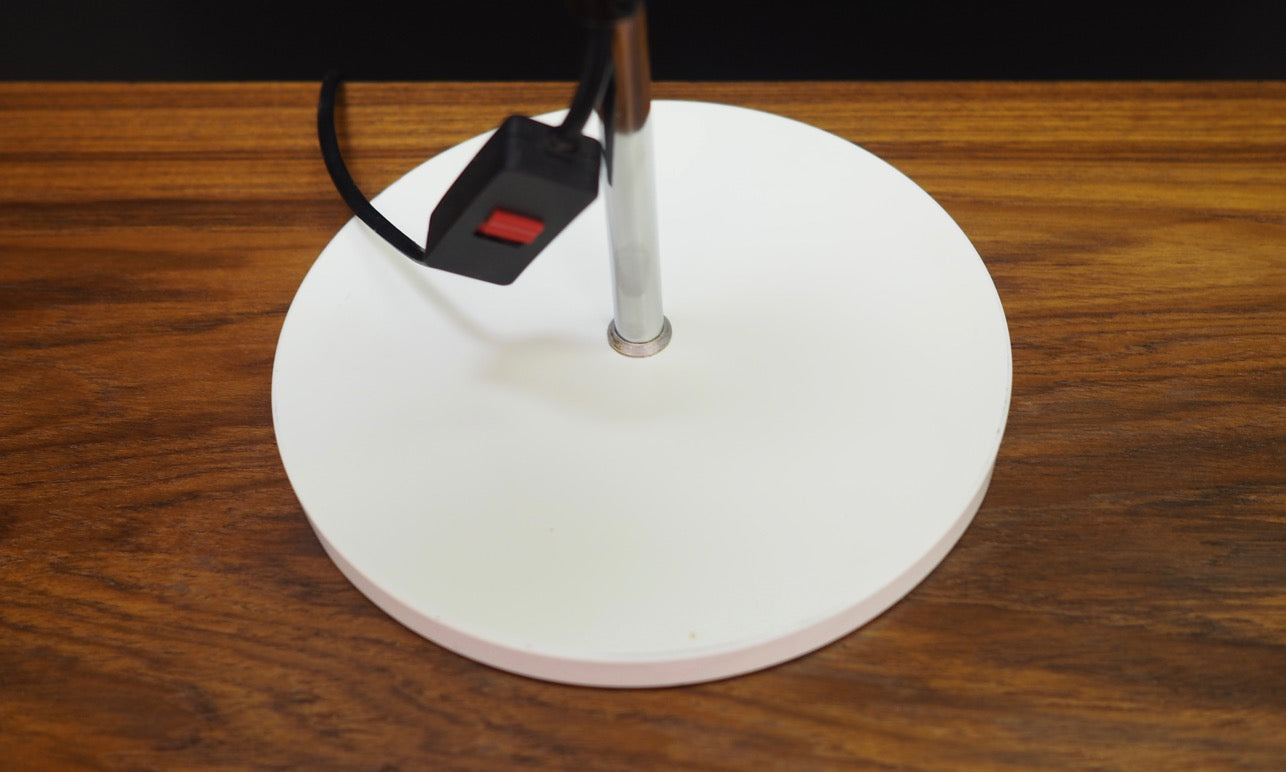 Desk_lamp_Danish_design_from_1960s_production_Denmark