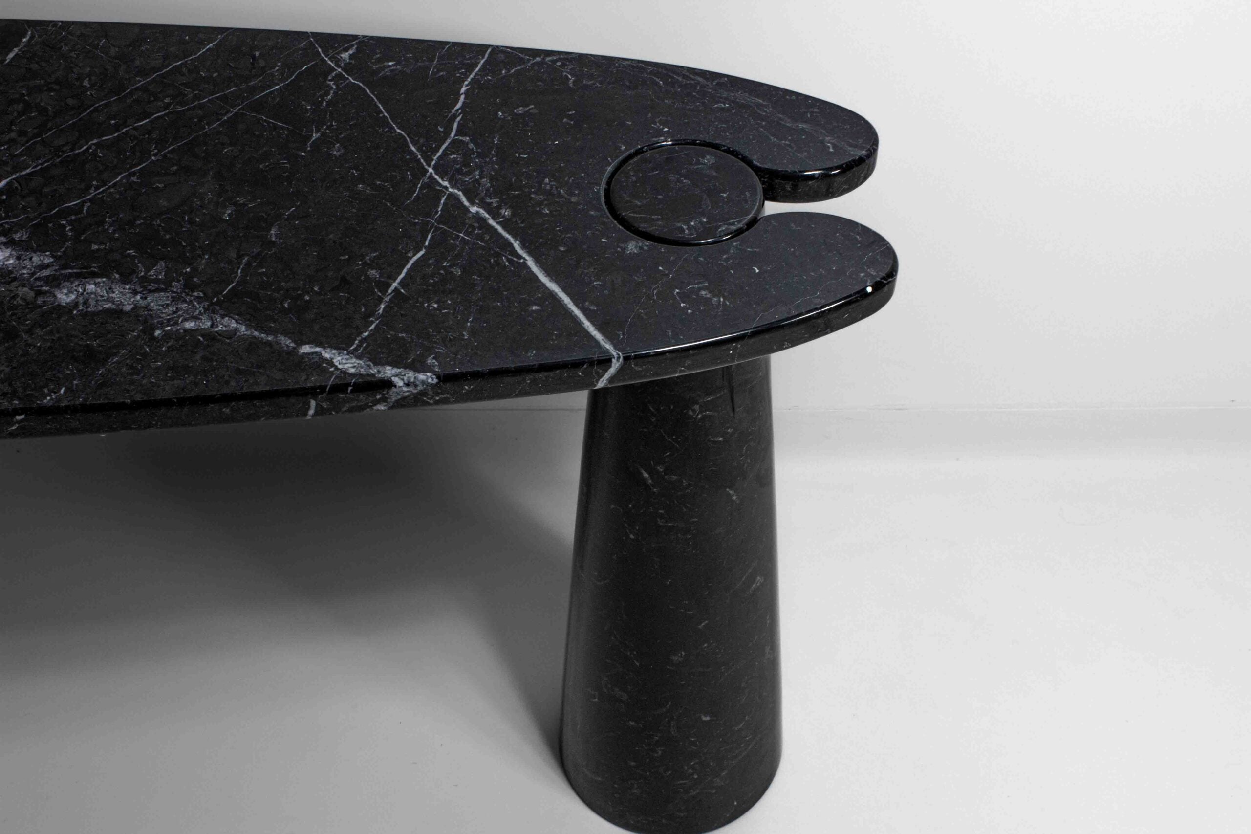 Eros_console_by_Mangiarotti_in_black_marquina_marble