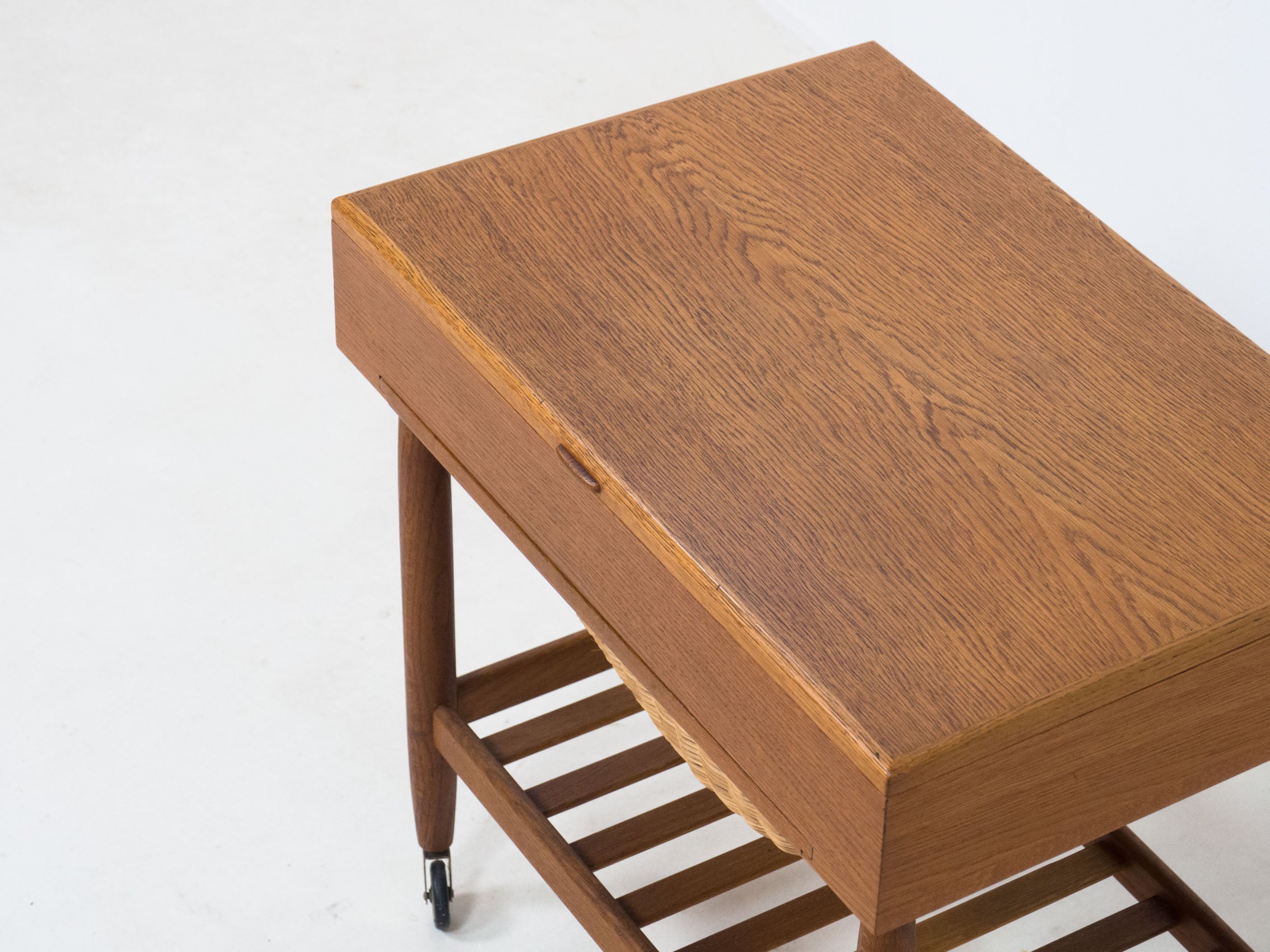 FDB_M_bler_Model_R101_Oak_Side_Table_by_Ejvind_A._Johansson