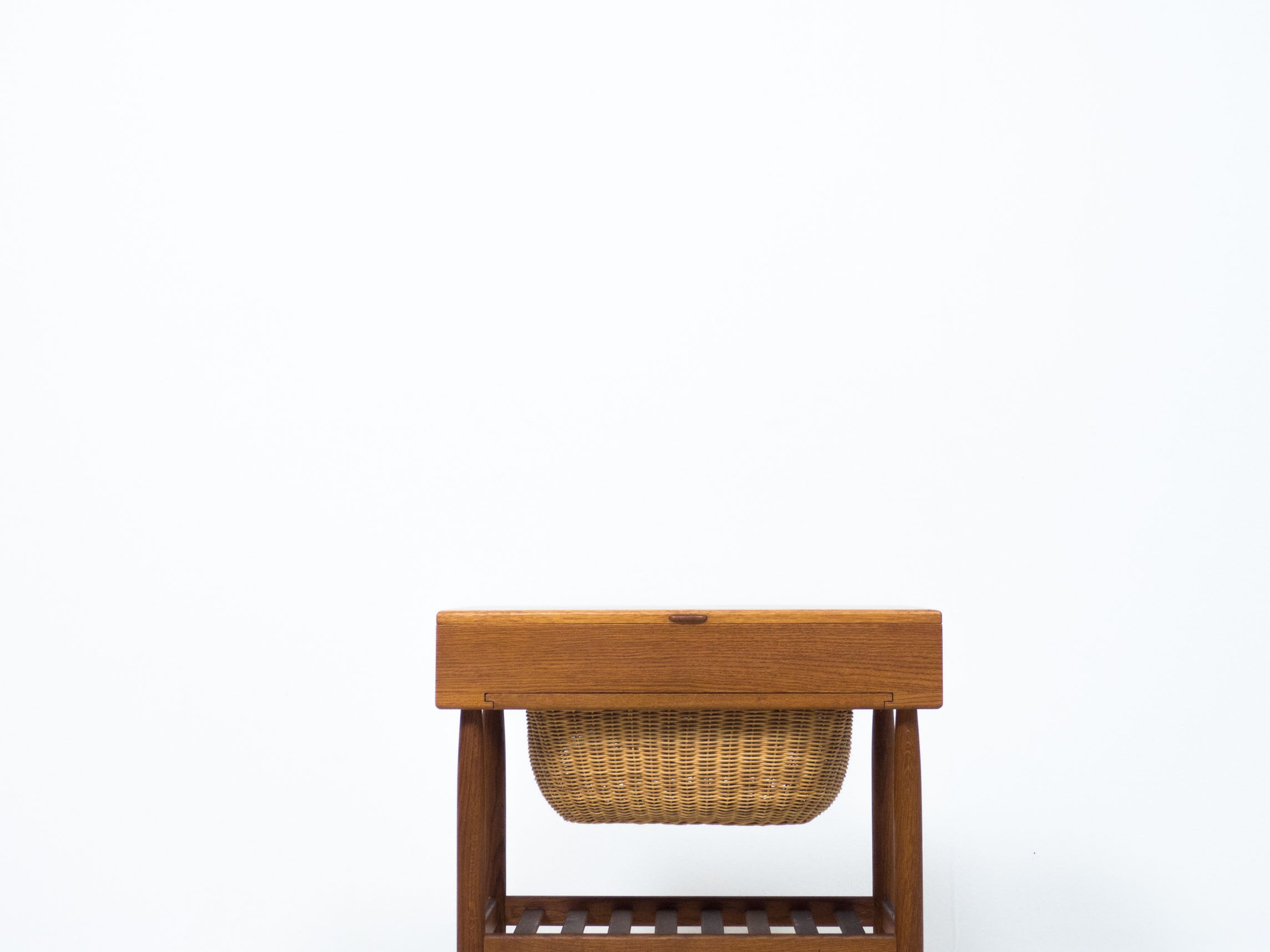 FDB_M_bler_Model_R101_Oak_Side_Table_by_Ejvind_A._Johansson