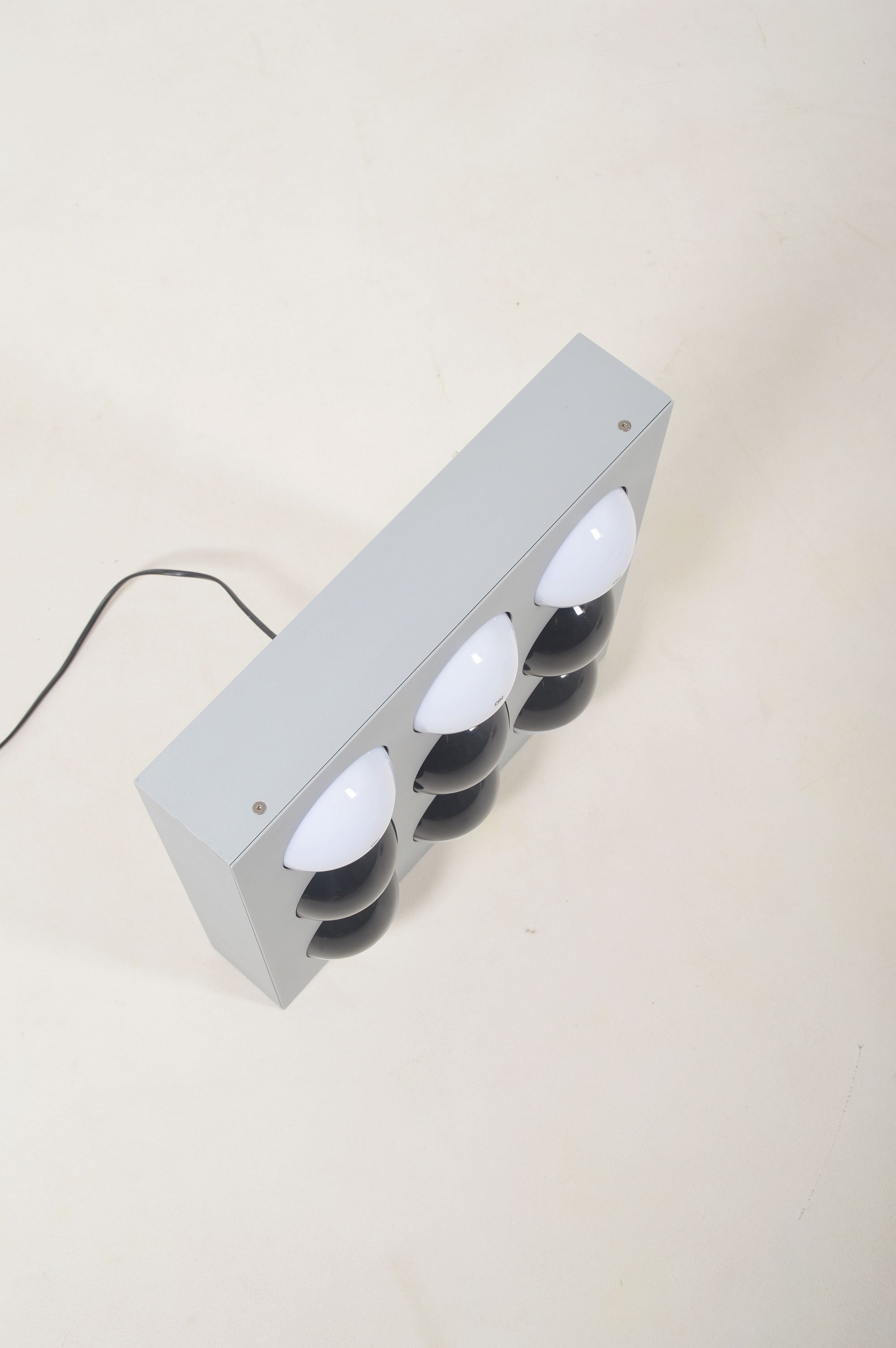 Fifty_Fifty_lamp_designed_by_Paul_Talman_for_Interaktives_Licht_K_ln