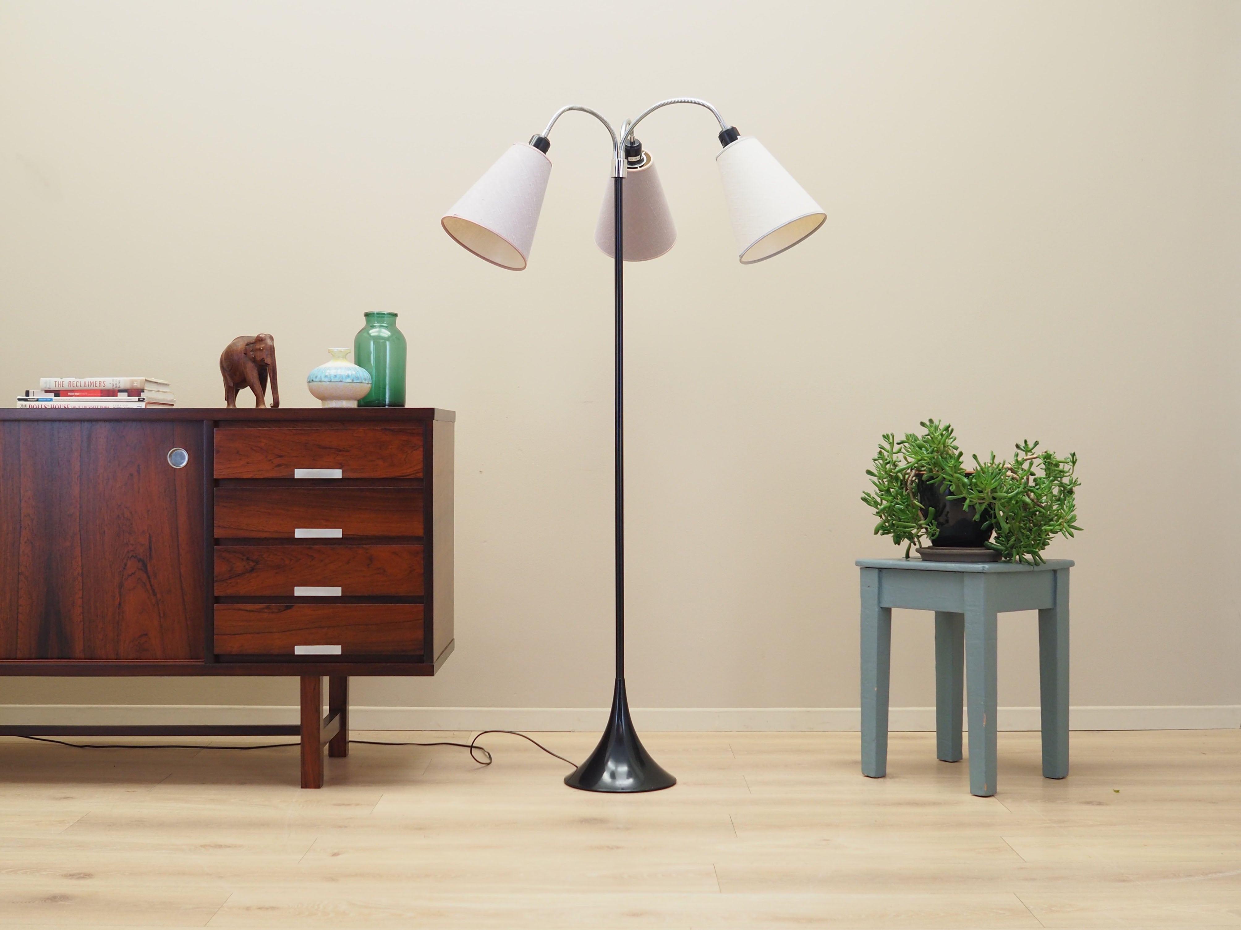 Floor_lamp_Danish_design_1970s_production_Denmark