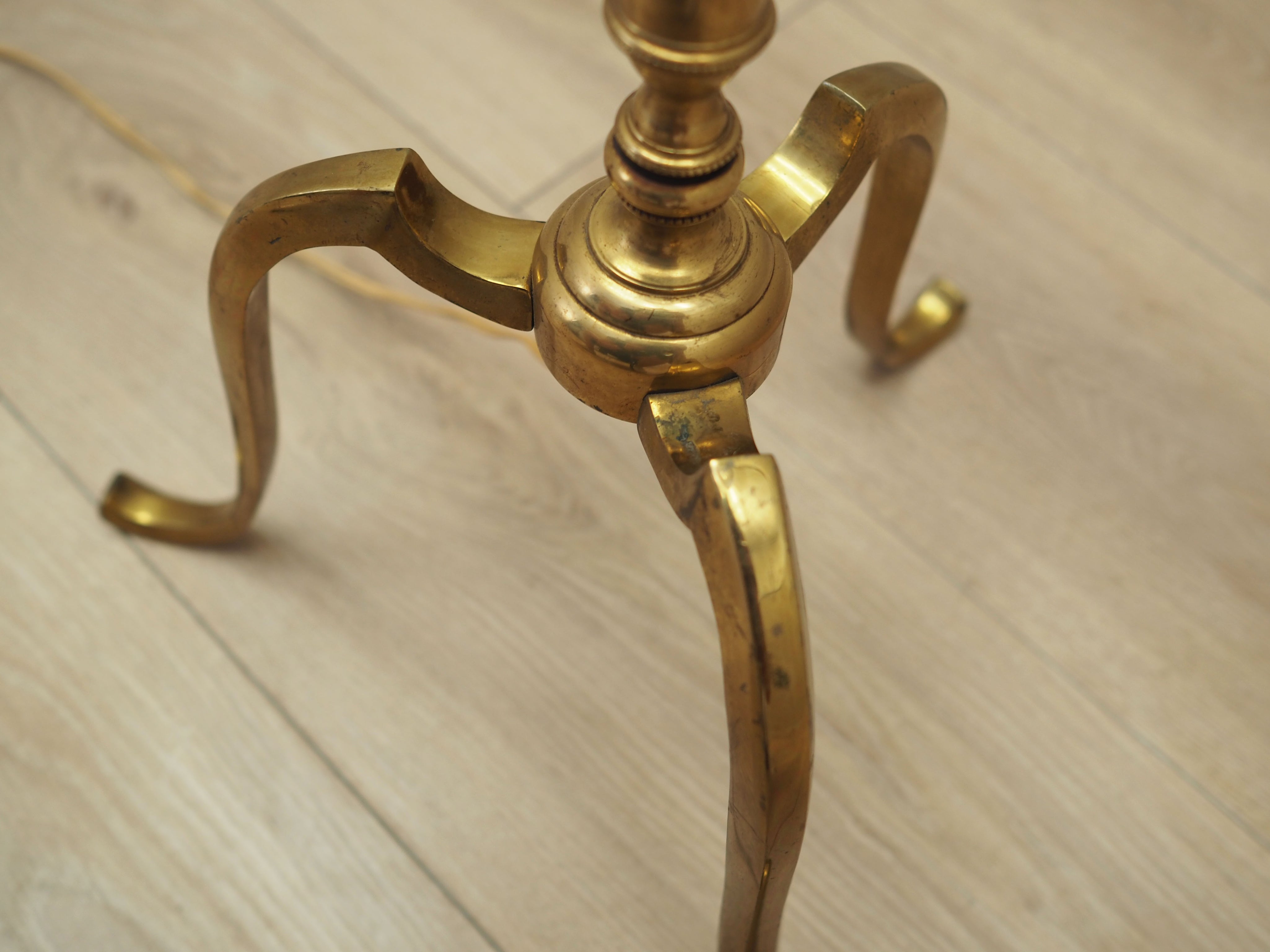 Floor_lamp_Danish_design_from_1970s