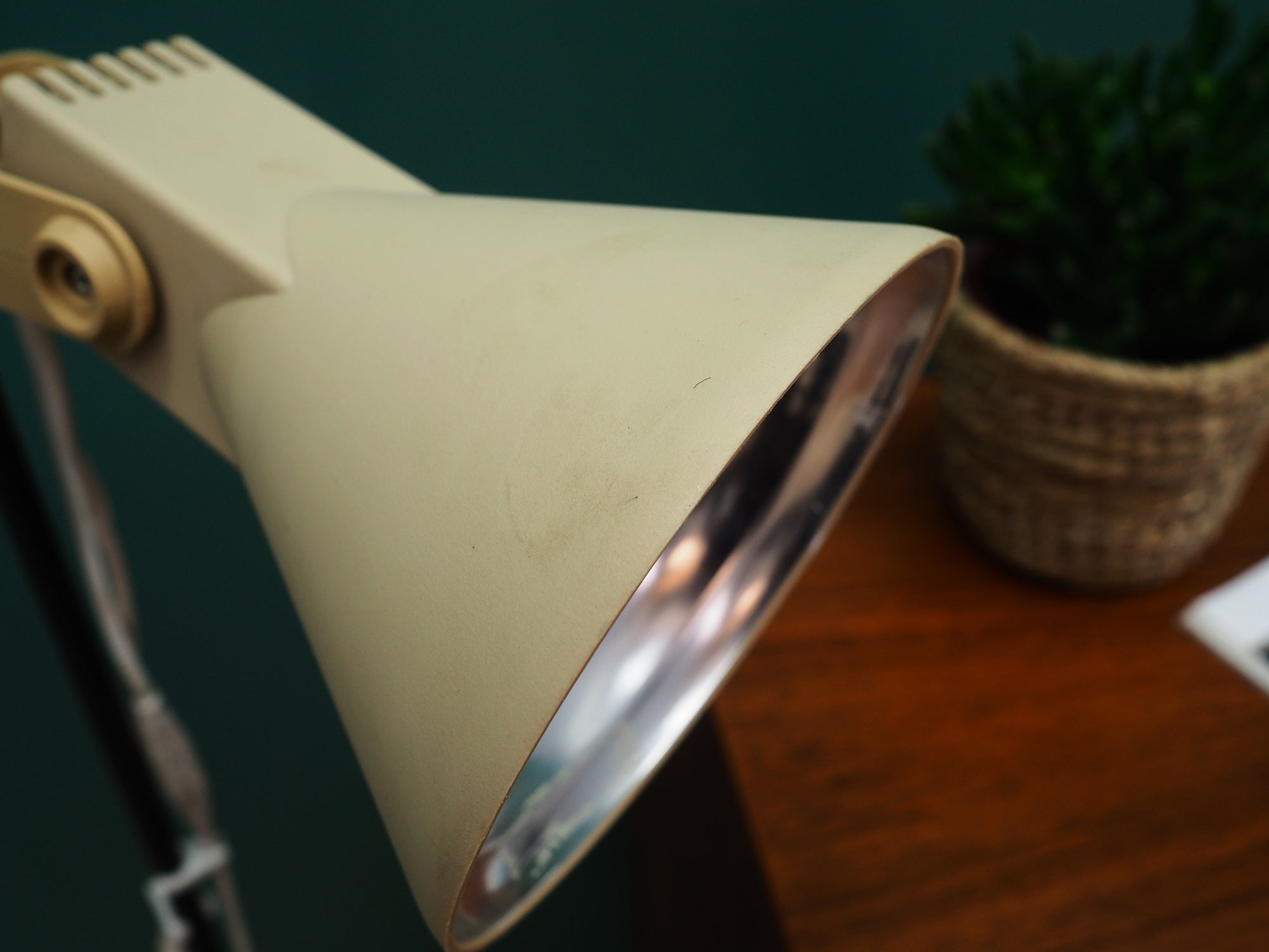 Floor_lamp_Danish_design_from_1970s_production_Denmark
