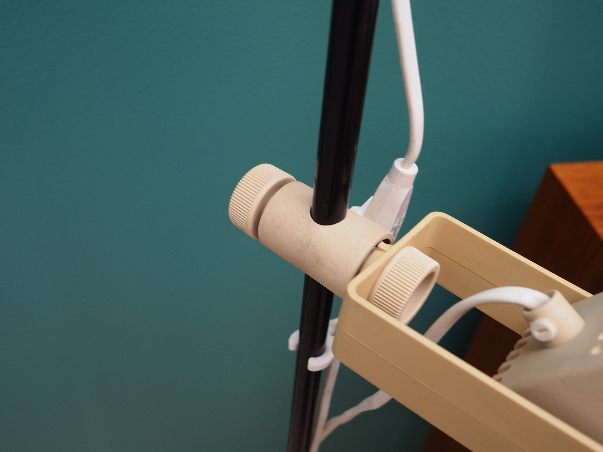 Floor_lamp_Danish_design_from_1970s_production_Denmark