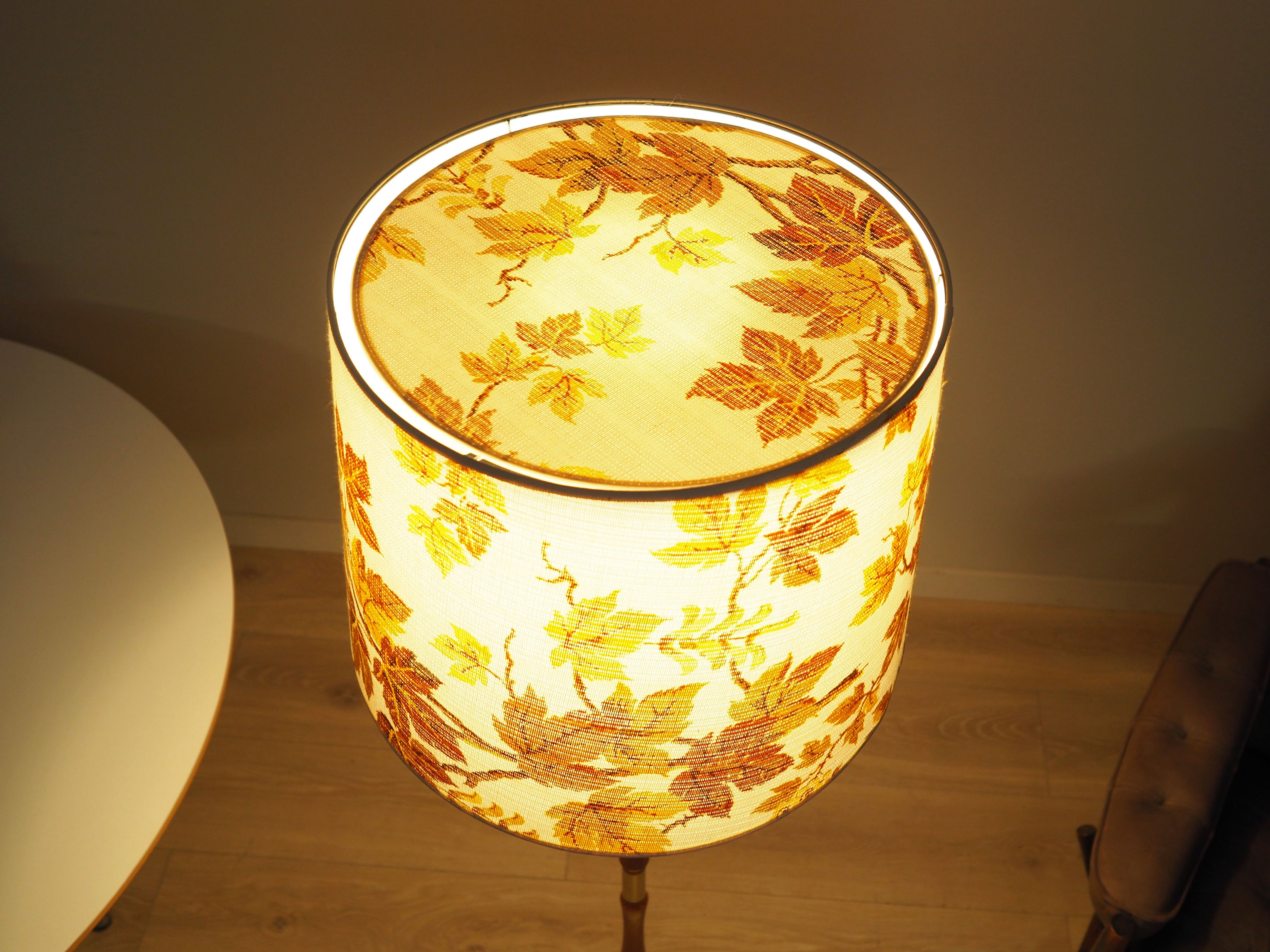 Floor_lamp_Danish_design_from_1970s_production_Denmark