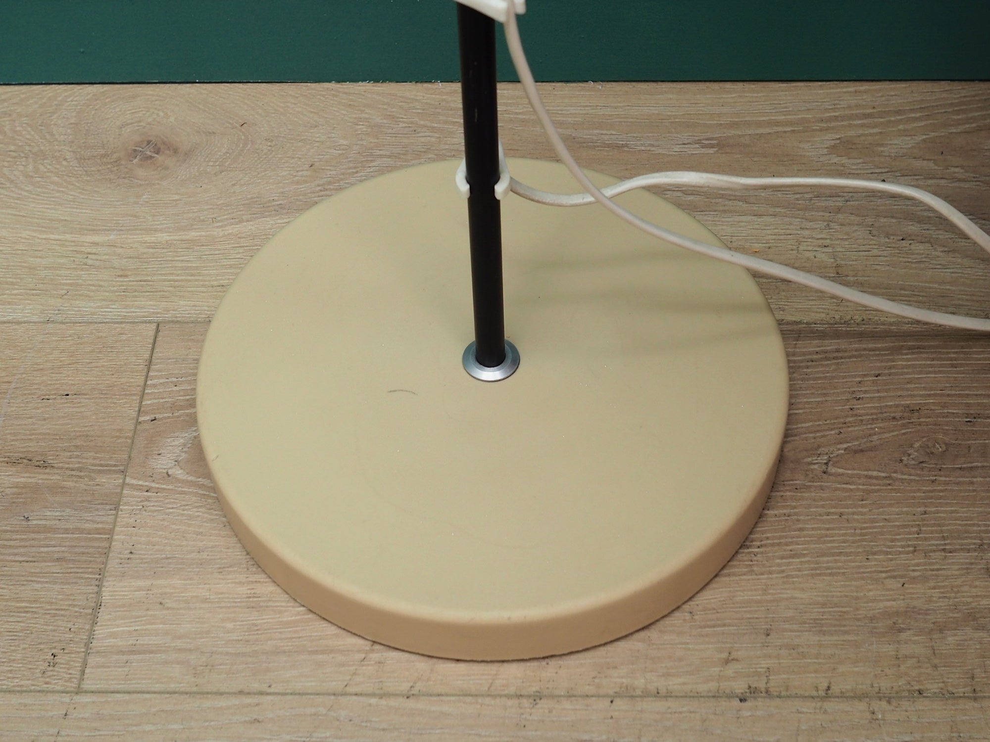 Floor_lamp_Danish_design_from_1970s_production_Denmark