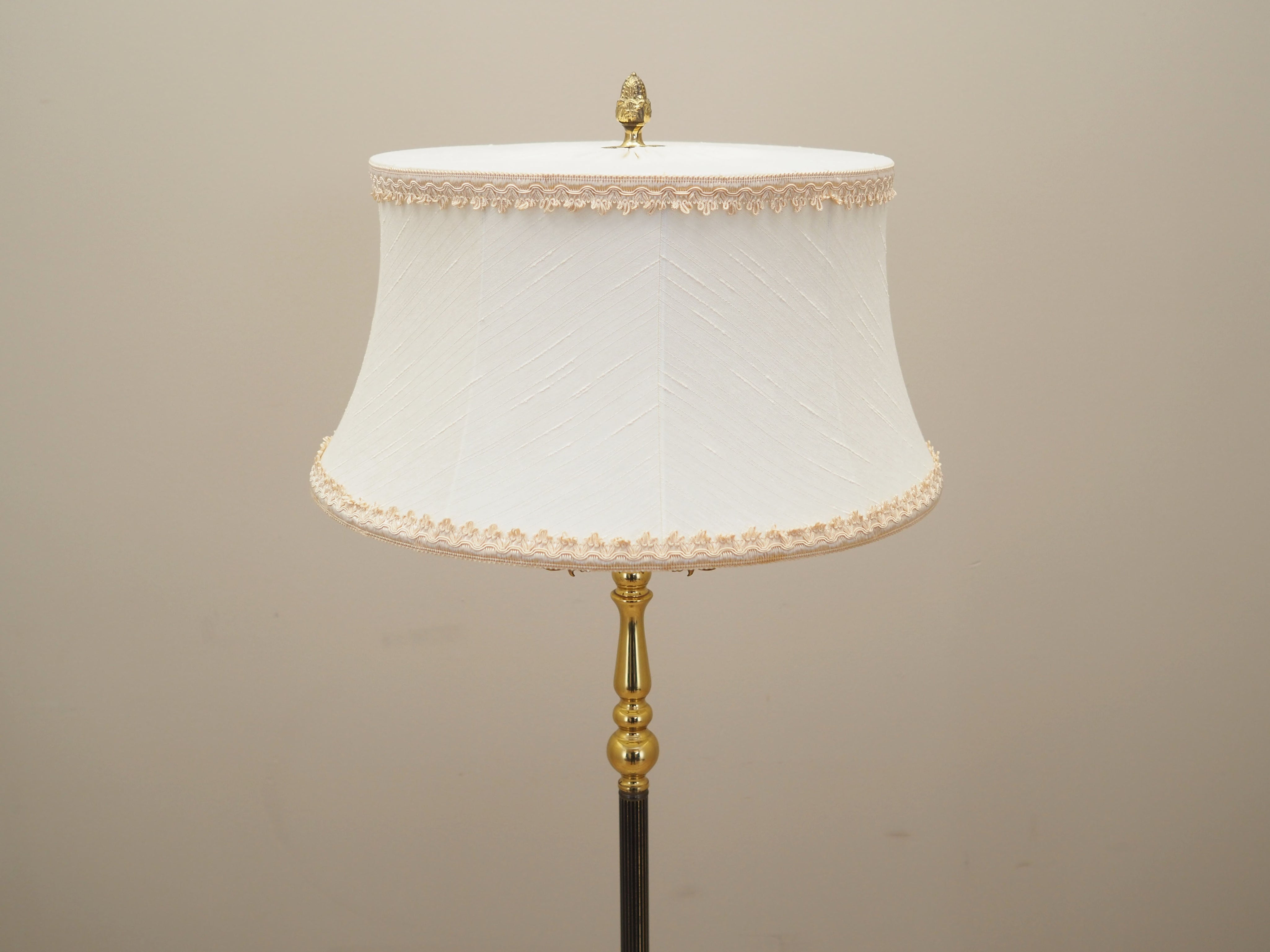 Floor_lamp_Danish_design_in_1970s
