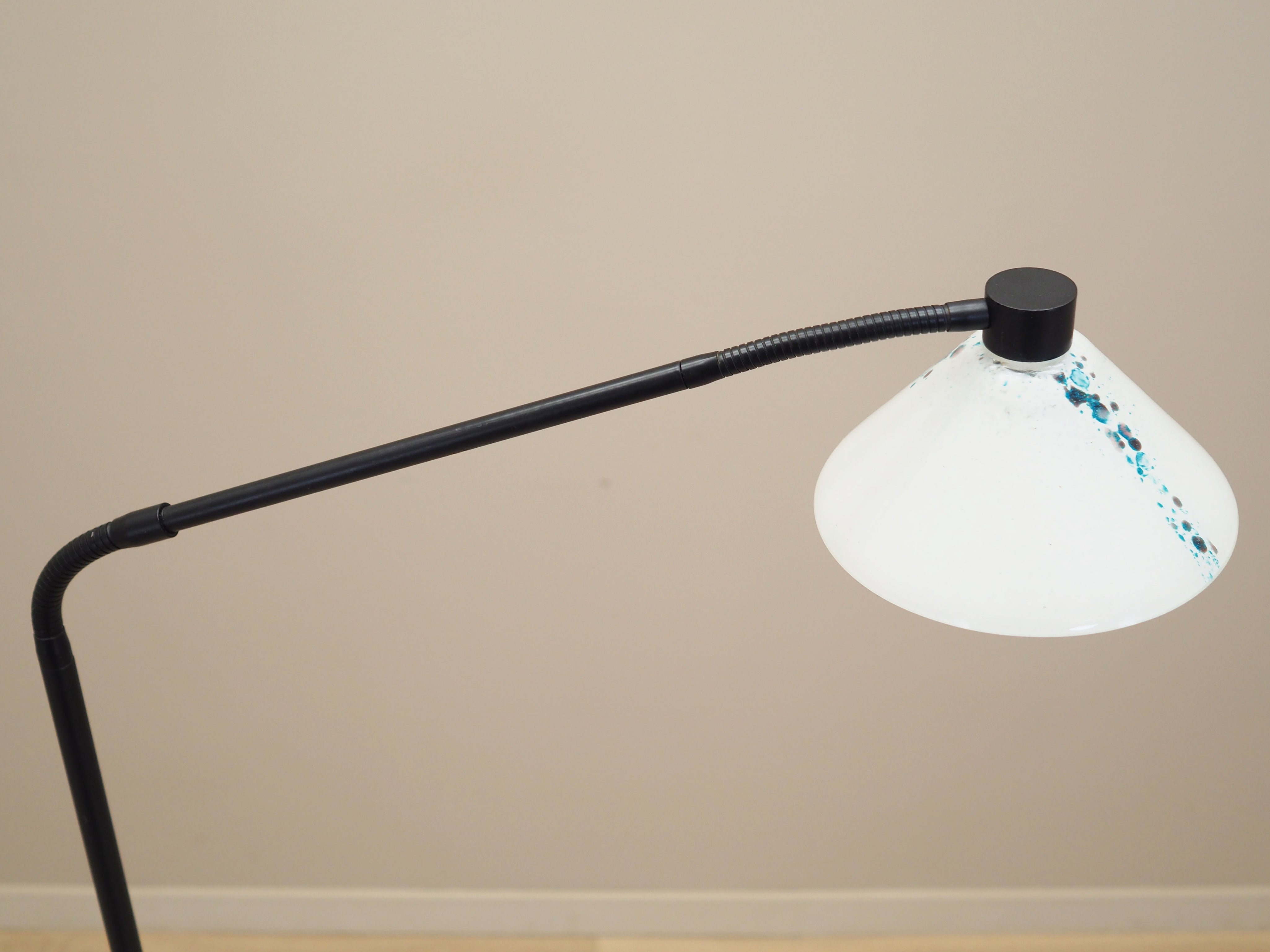 Floor_lamp_Italian_design_from_1970s_production_Italy