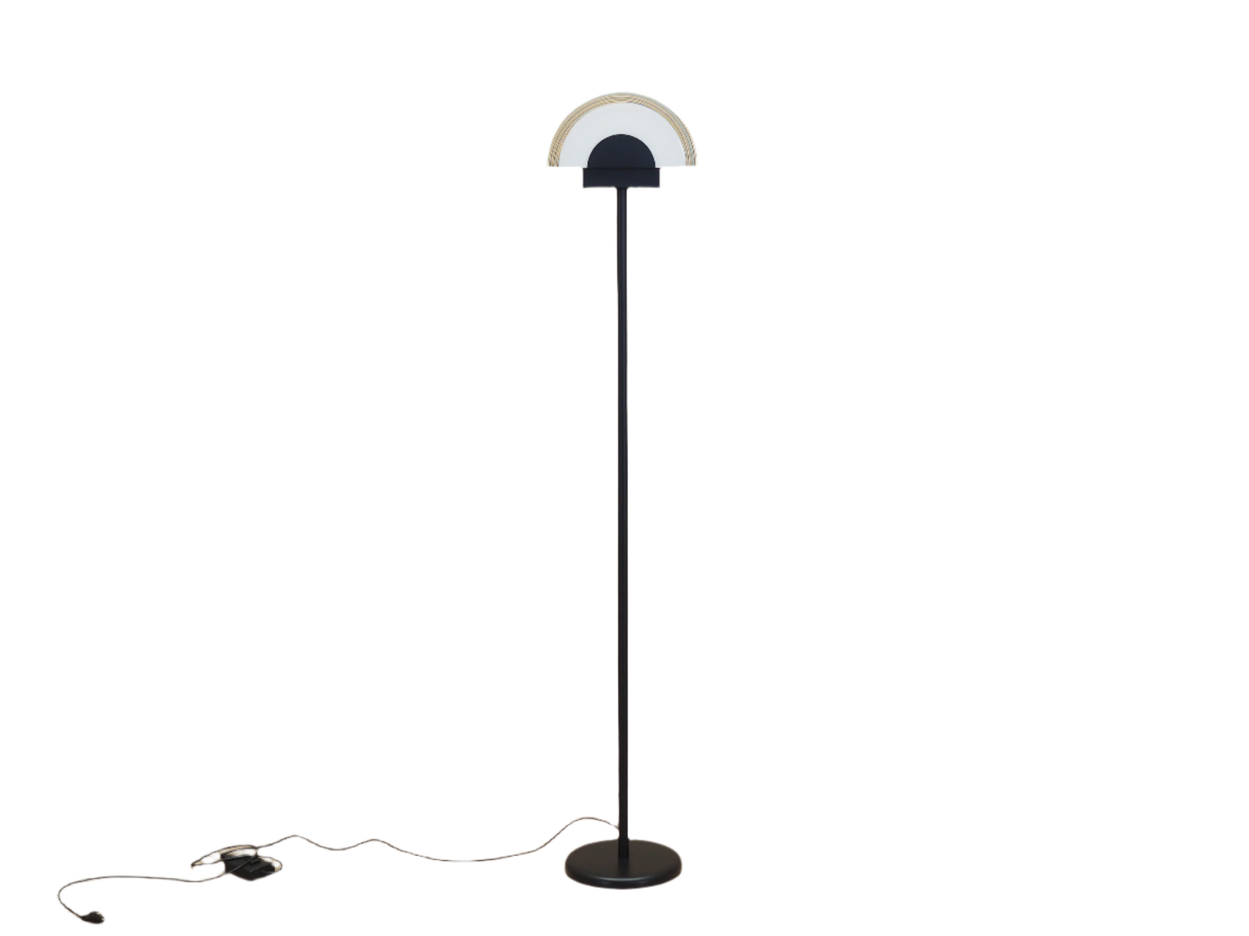 Floor_lamp_in_Italian_design_1970s_production_Italy