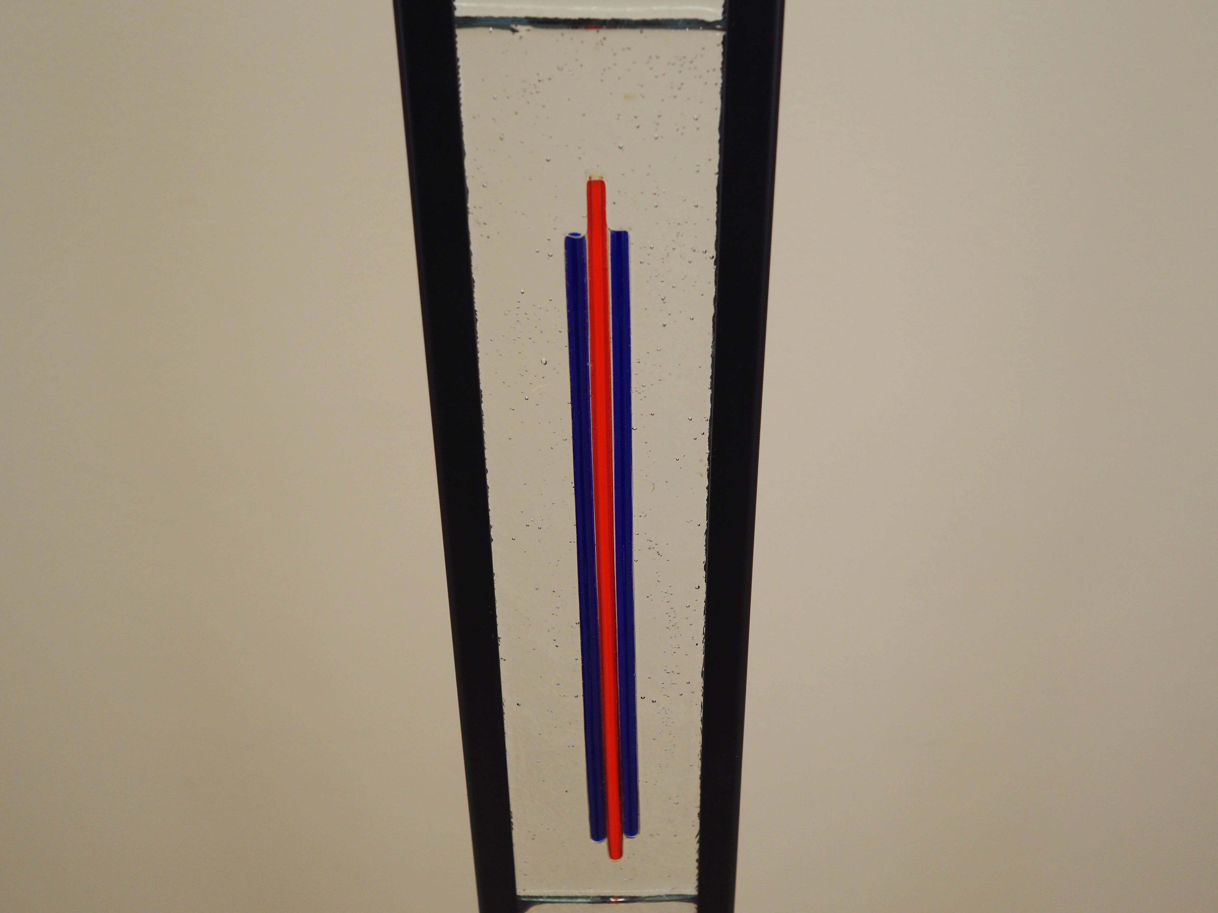 Floor_lamp_in_Italian_design_from_1970s_production_Italy