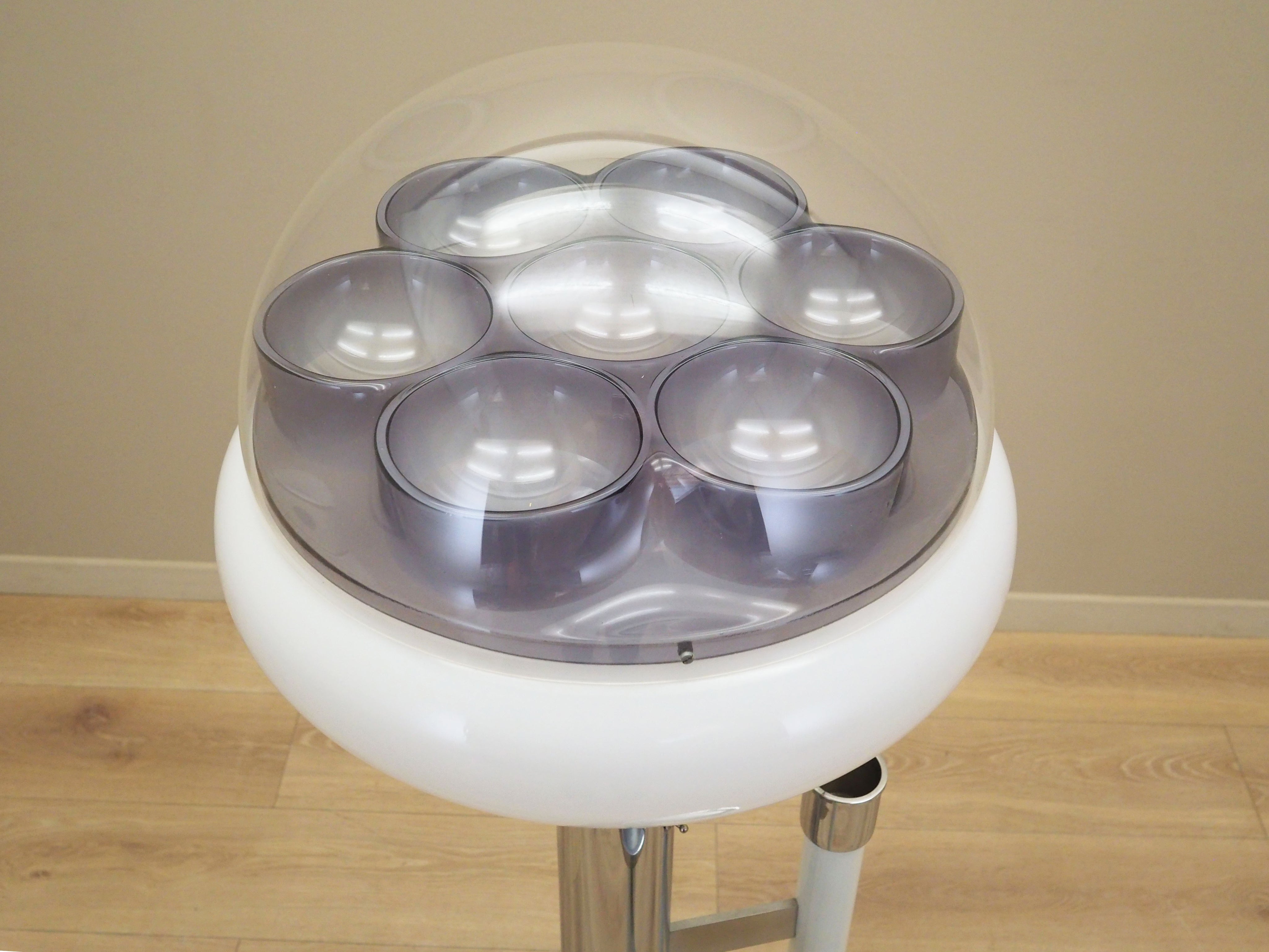 Floor_lamp_with_ashtray_Space_Age_design_1960s_production_Italy