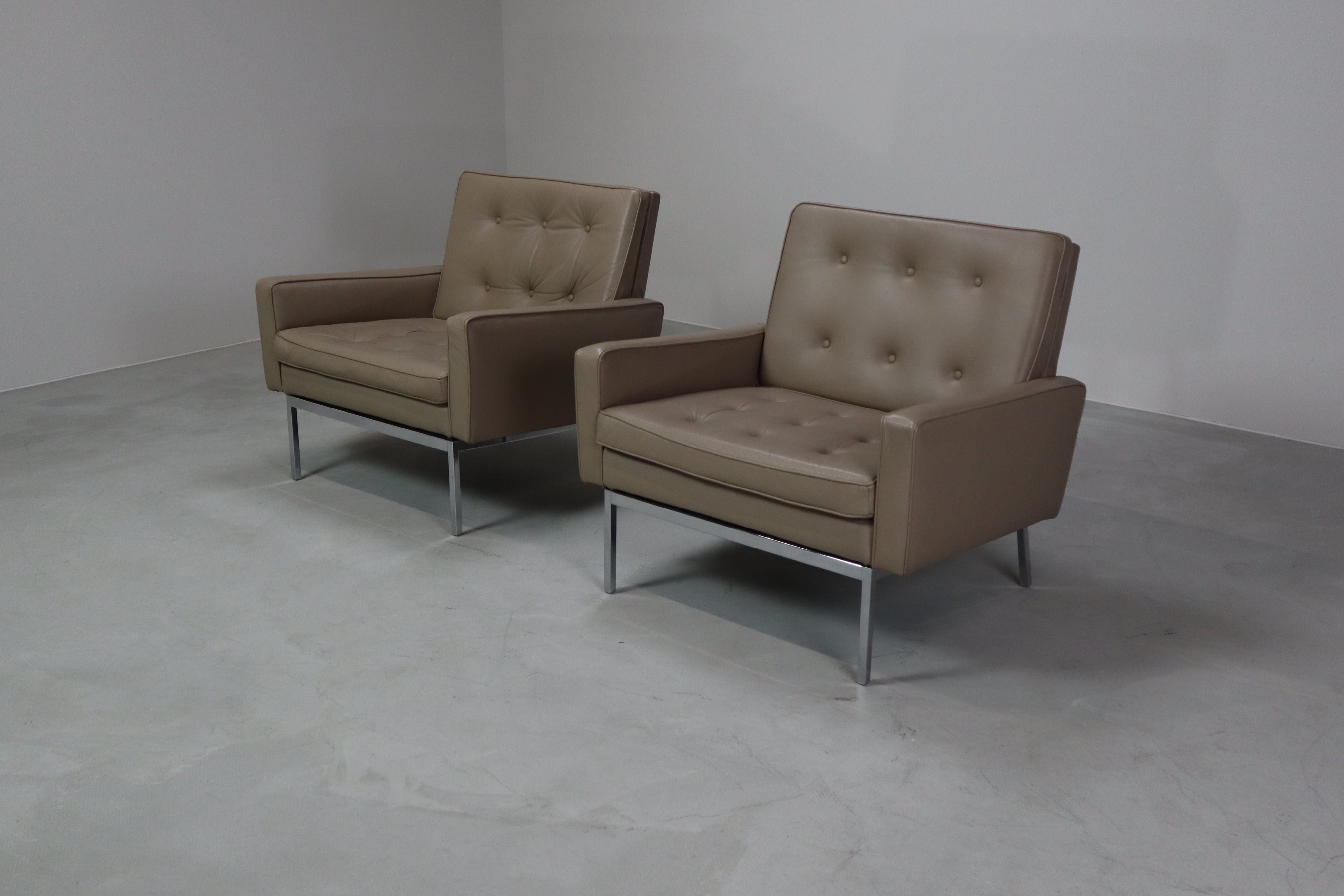 Florence_Knoll_armchairs_model_65a 