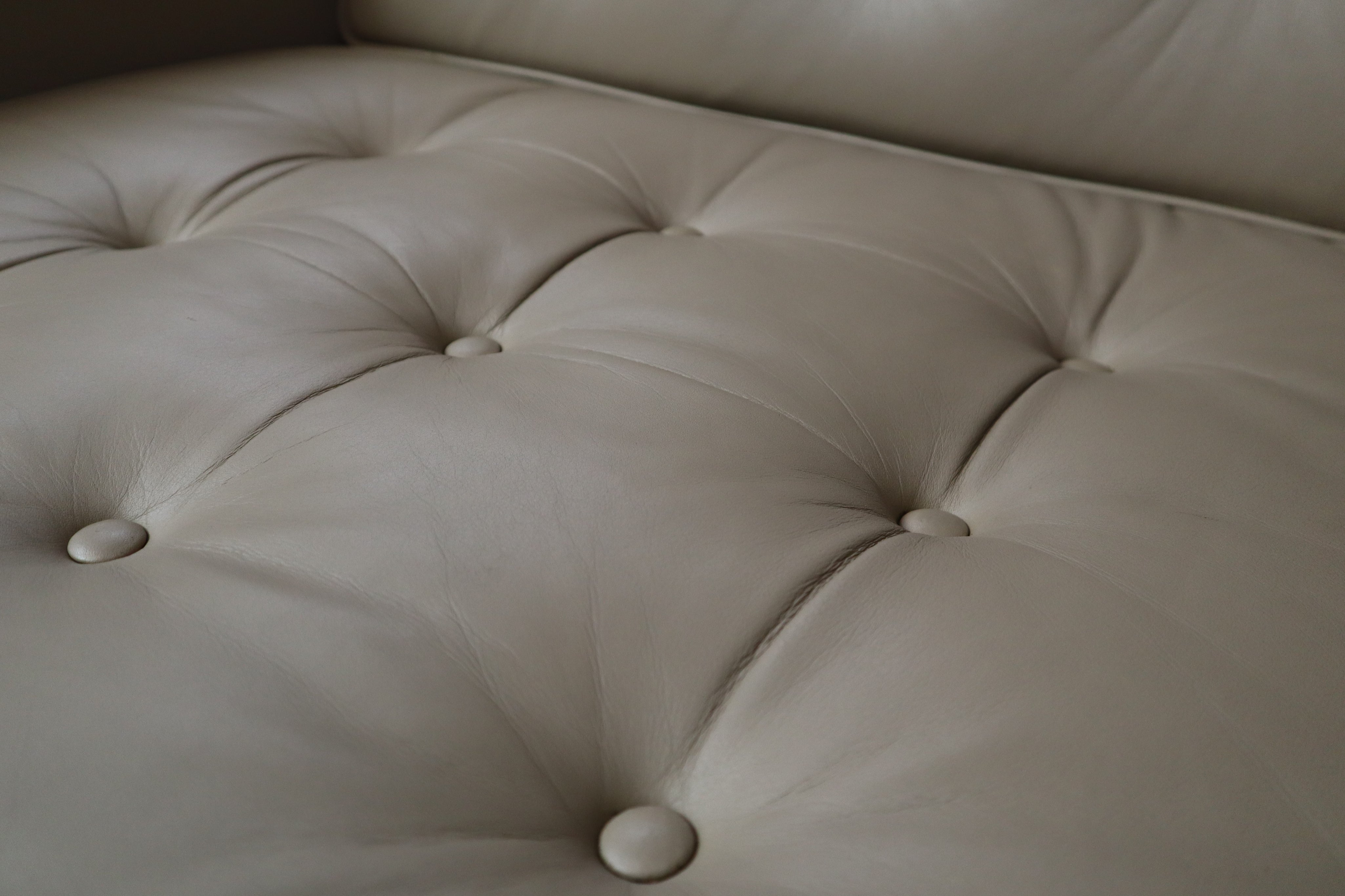 Florence_Knoll_armchairs_model_65a 