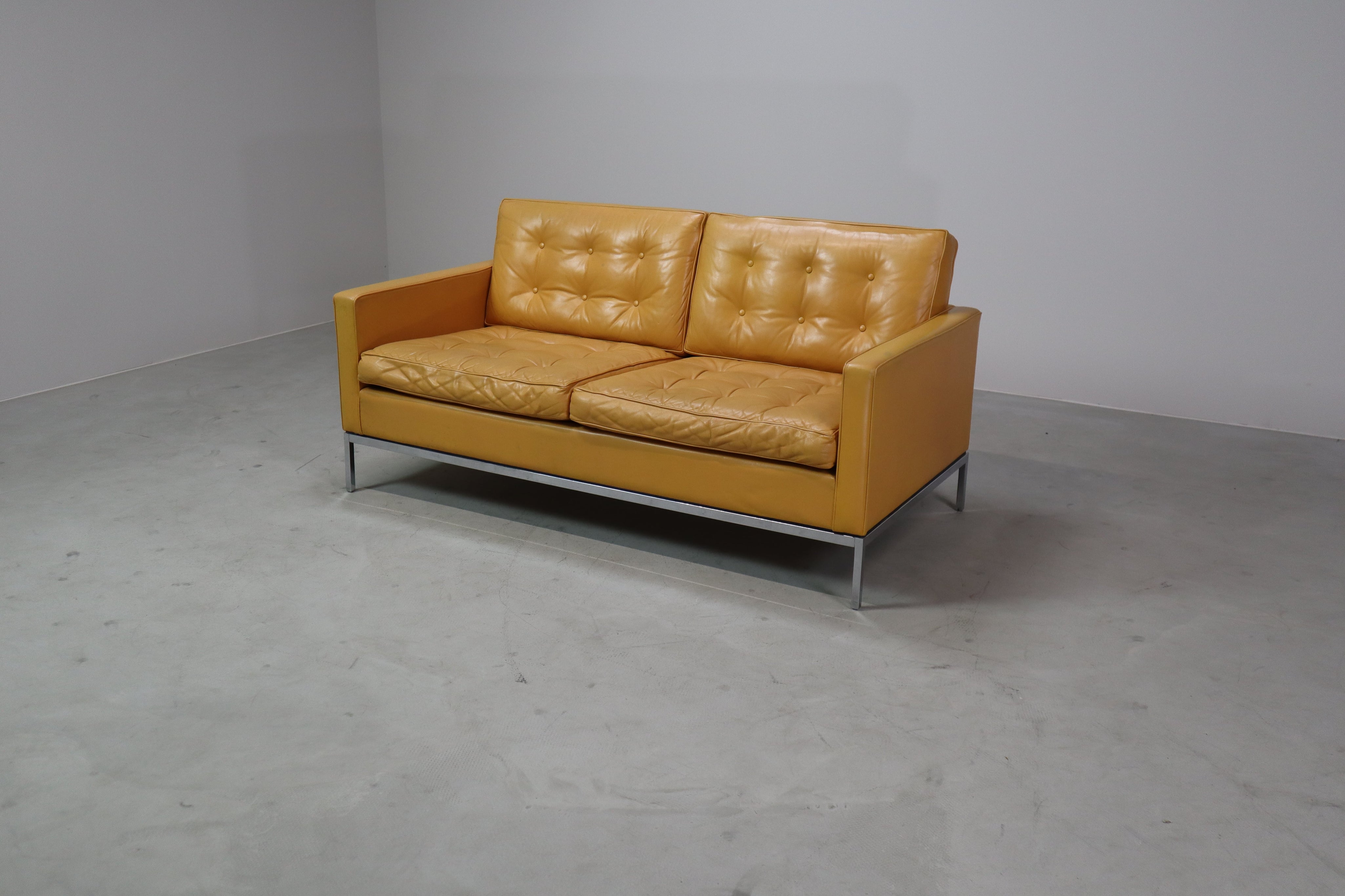 Florence_Knoll_two-seater_sofa_in_mustard_yellow_leather_1970