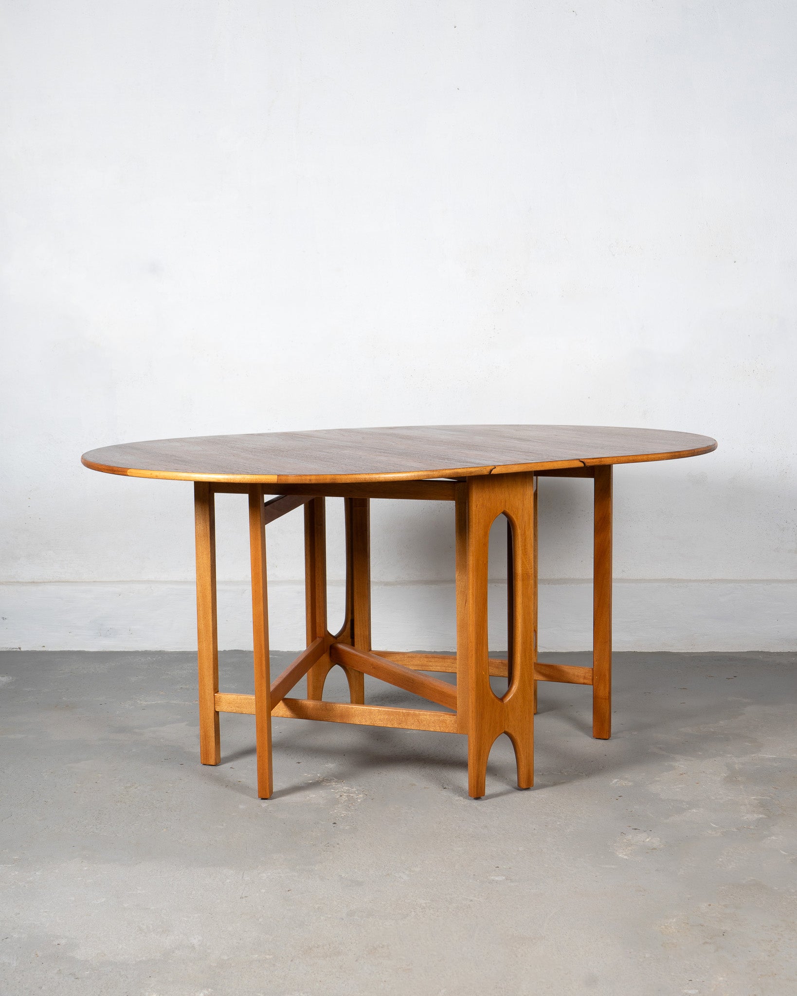 Foldable_Dinning_Table_by_Bendt_Winge