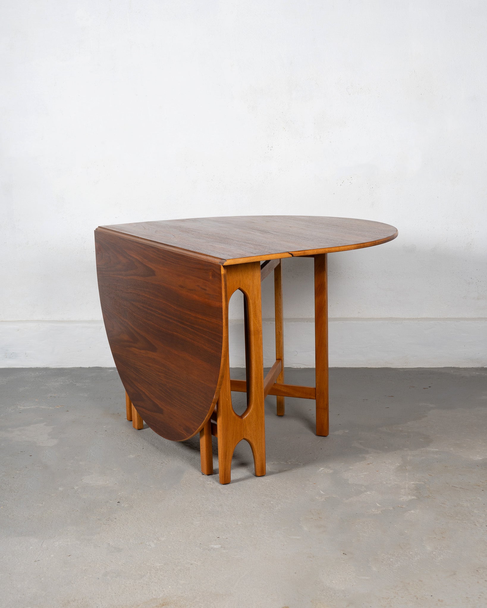 Foldable_Dinning_Table_by_Bendt_Winge