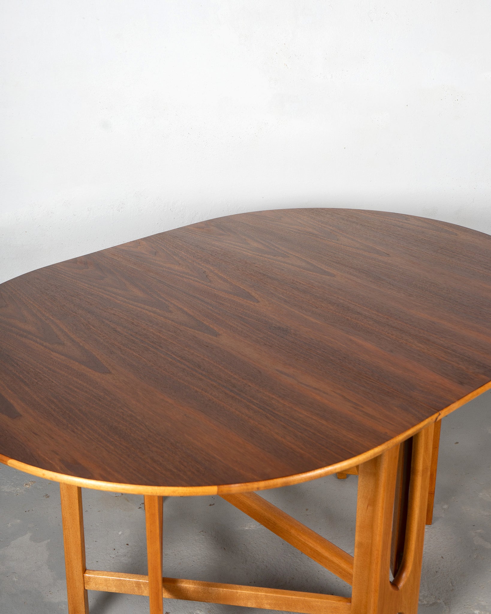 Foldable_Dinning_Table_by_Bendt_Winge