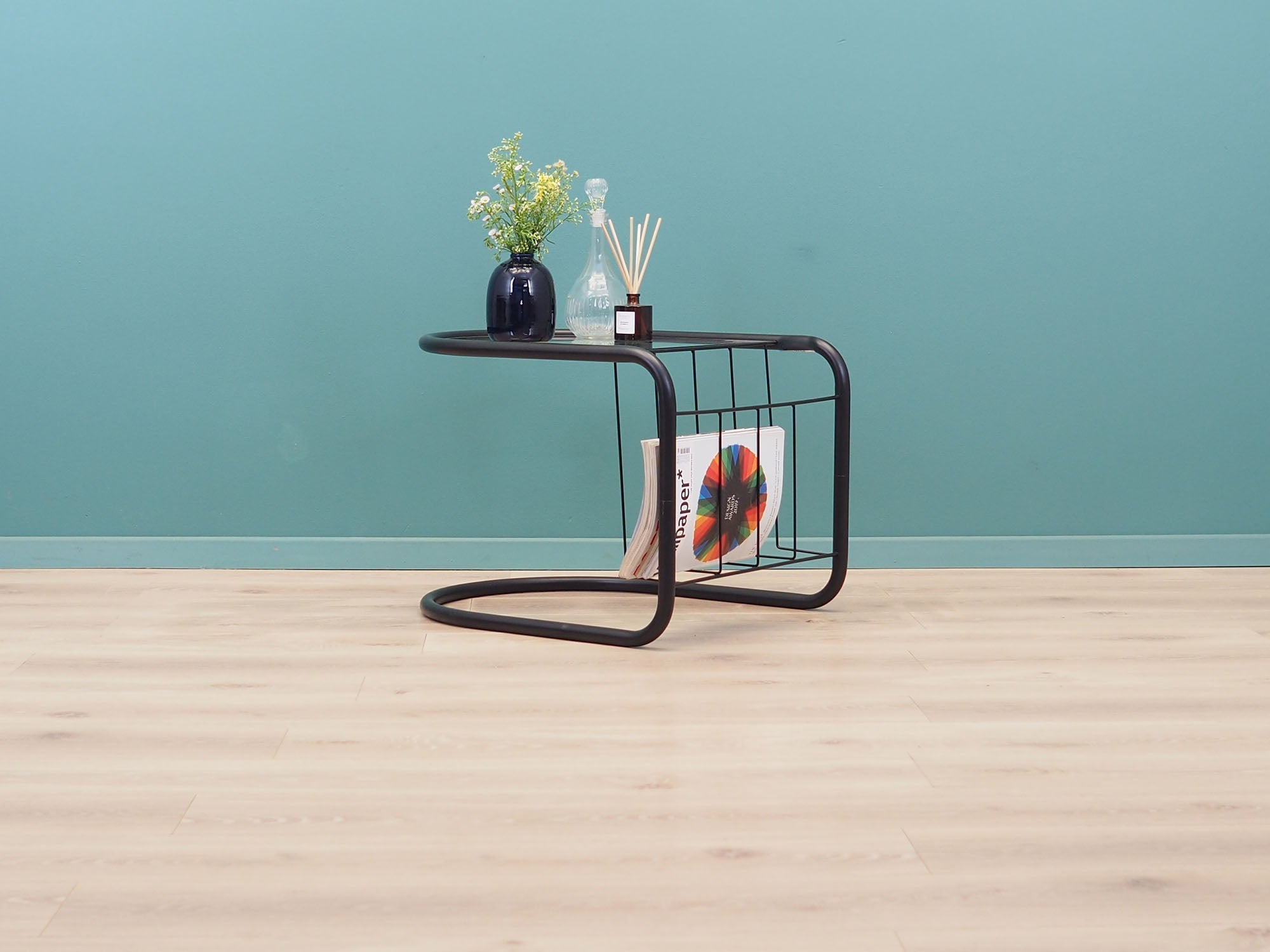 Glass_coffee_table_Danish_design_1970s_production_Denmark