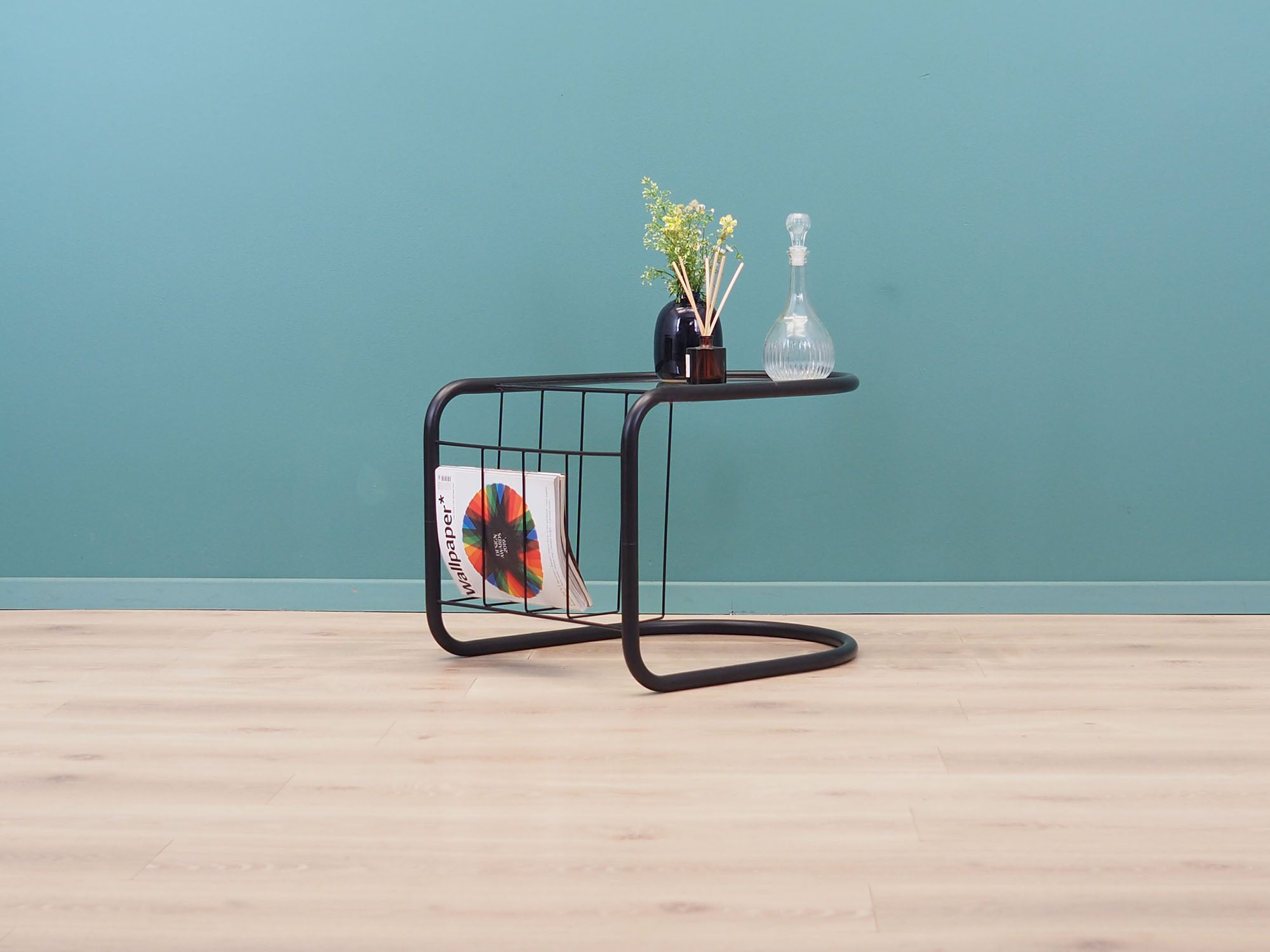 Glass_coffee_table_Danish_design_1970s_production_Denmark