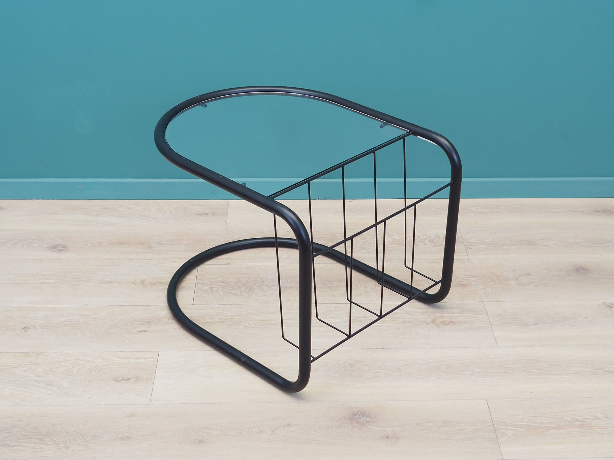 Glass_coffee_table_Danish_design_1970s_production_Denmark