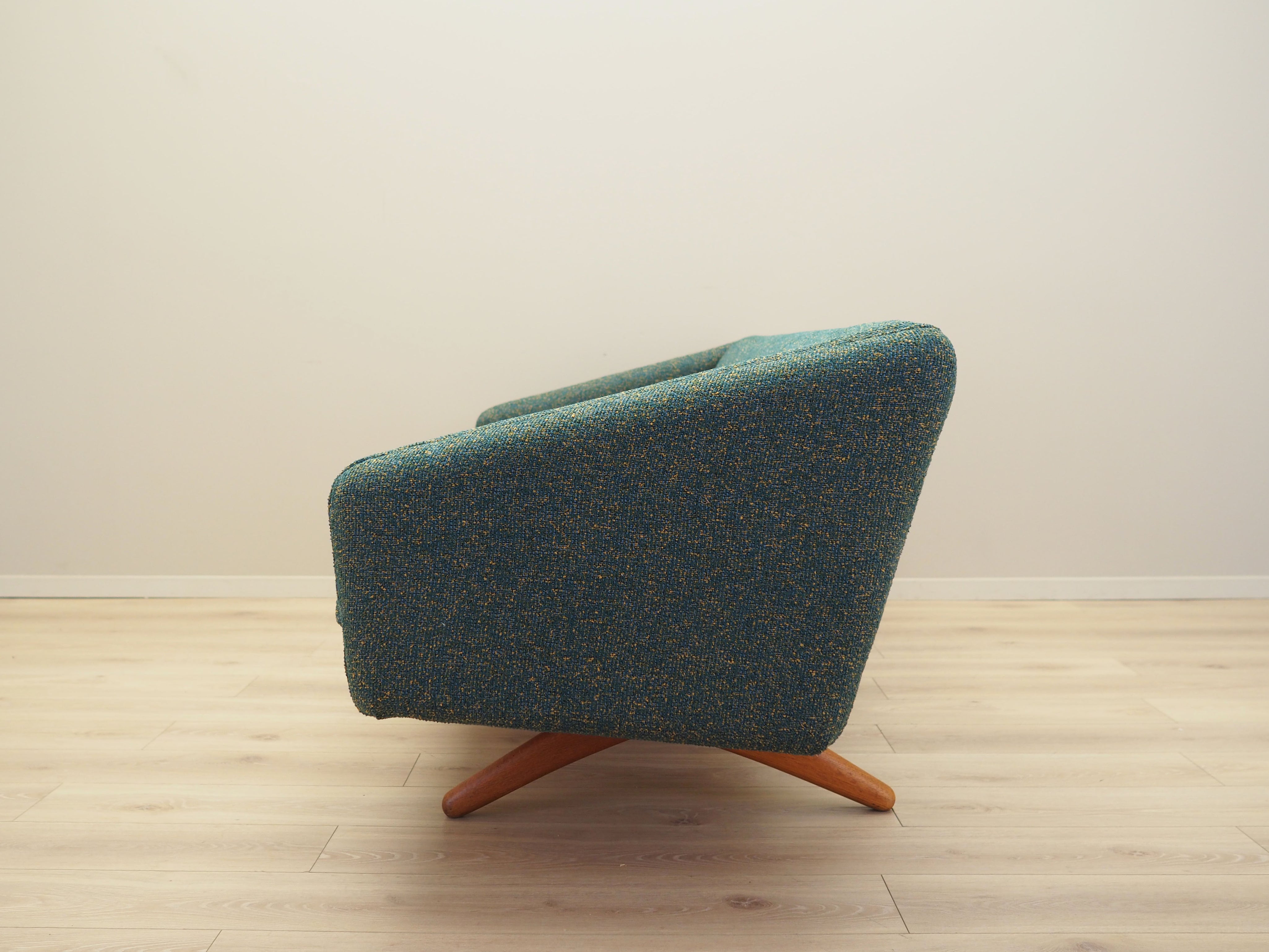 Green_melange_sofa_Danish_design_1960s_manufacturer_A._Mikael_Laursen_designer_Illum_Wikkels