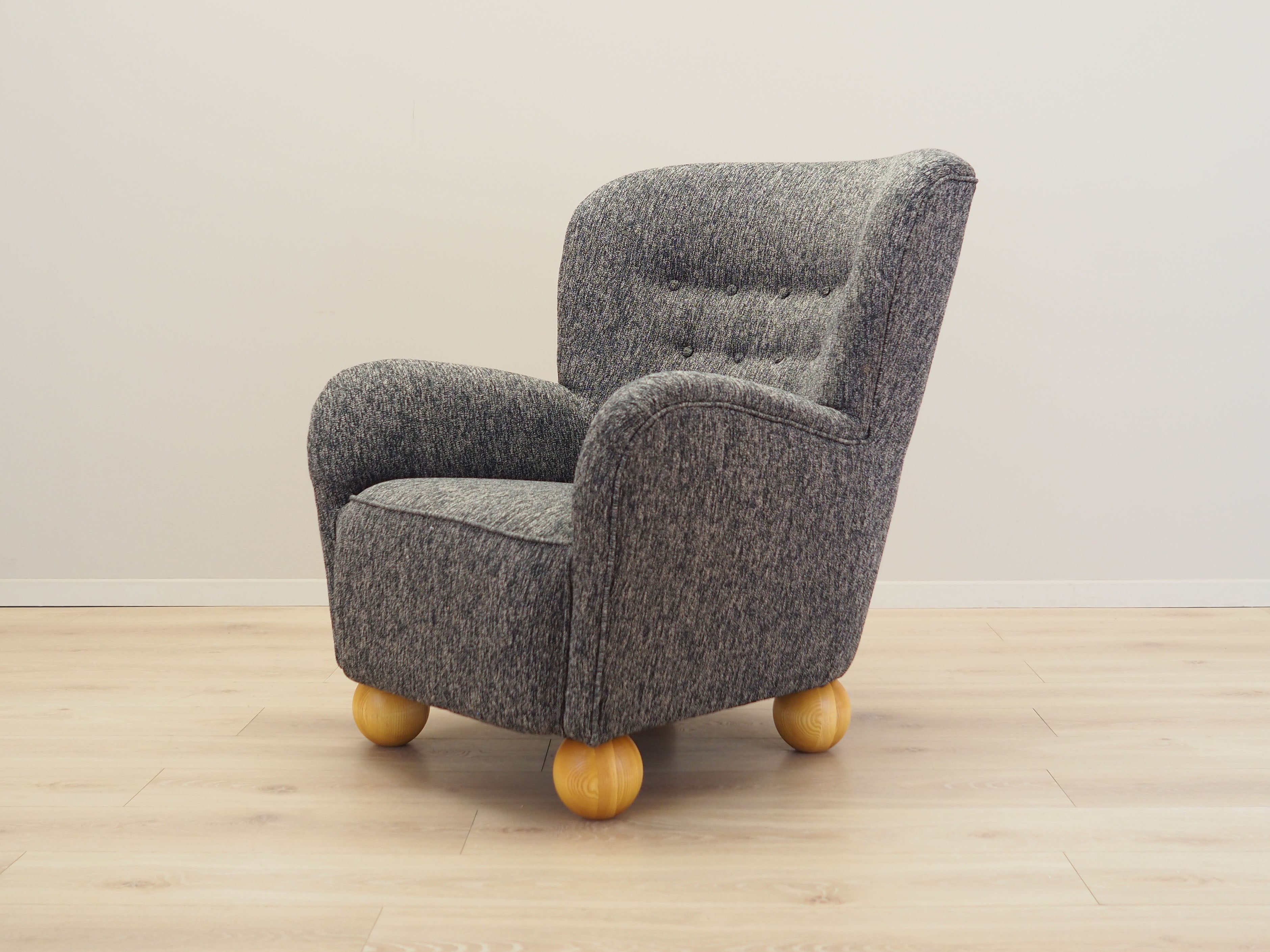 Grey_armchair_in_Scandinavian_design_production_Denmark