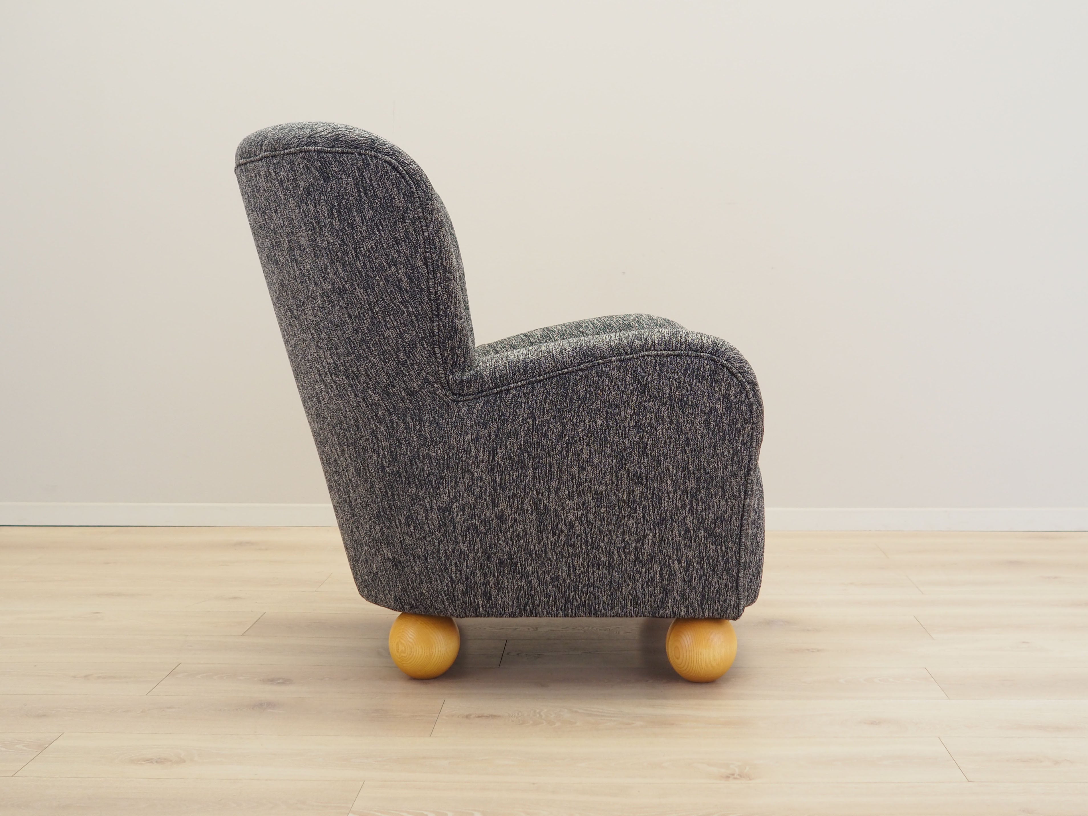 Grey_armchair_in_Scandinavian_design_production_Denmark