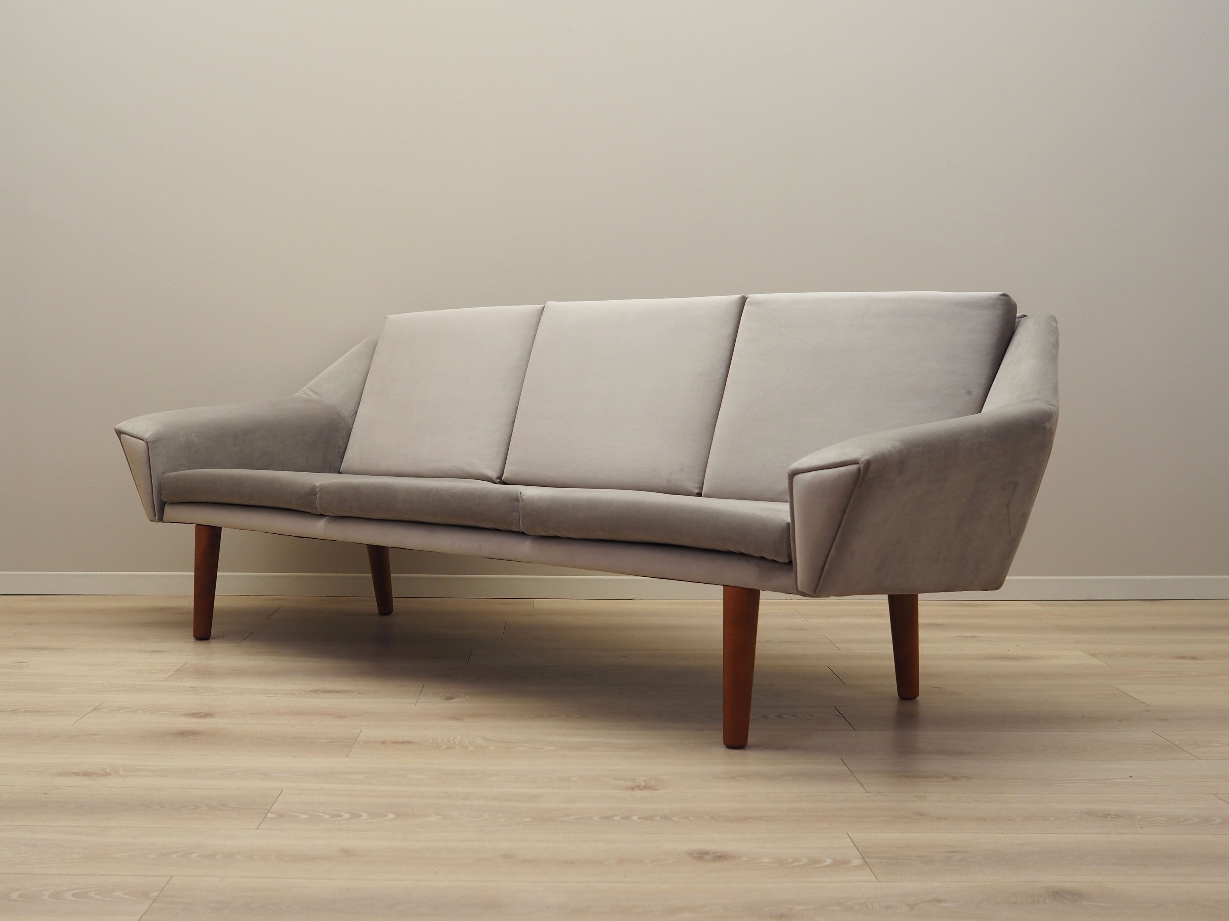 Grey_velour_sofa_Danish_design_1980s_production_Denmark