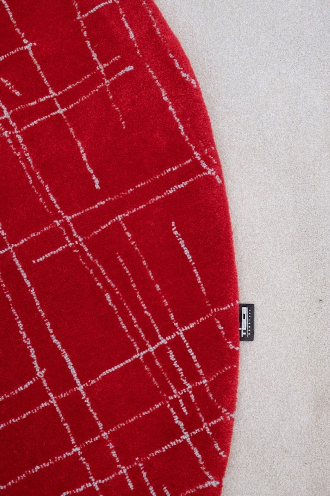 Handtufted_Vintage_Red_Circular_Rug_by_Tisca_1980_s