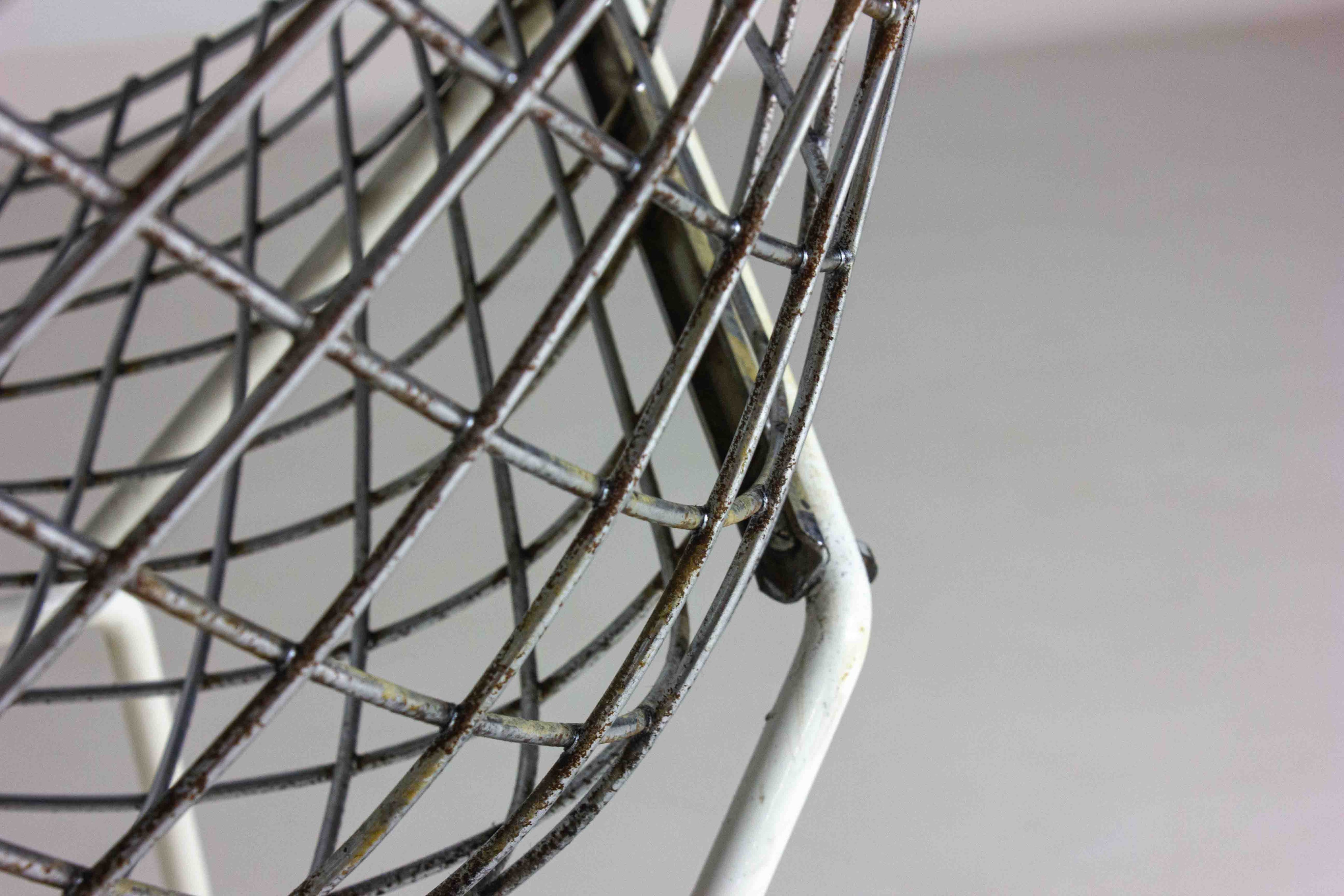 Harry_Bertoia_diamond_wire_chair_with_ottoman_Knoll_International_1970s