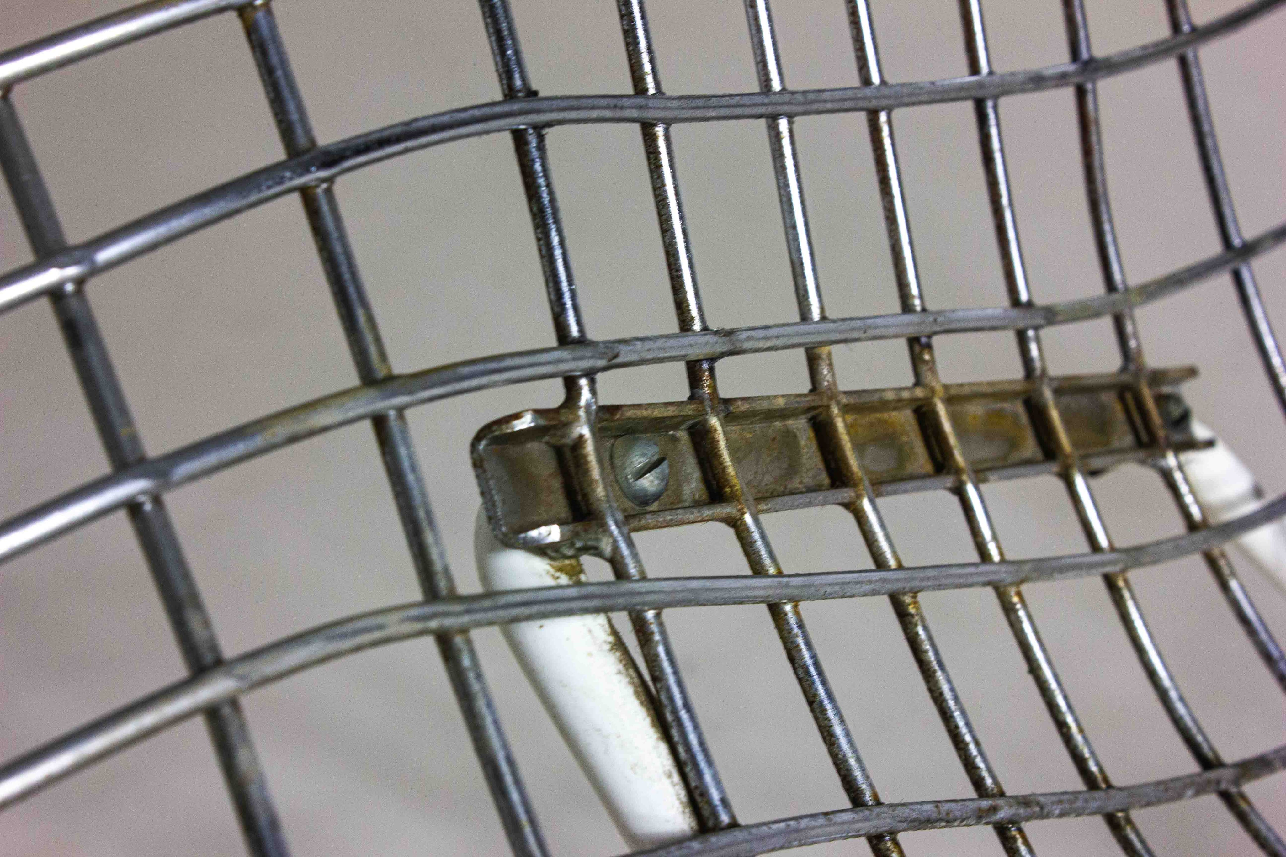 Harry_Bertoia_diamond_wire_chair_with_ottoman_Knoll_International_1970s