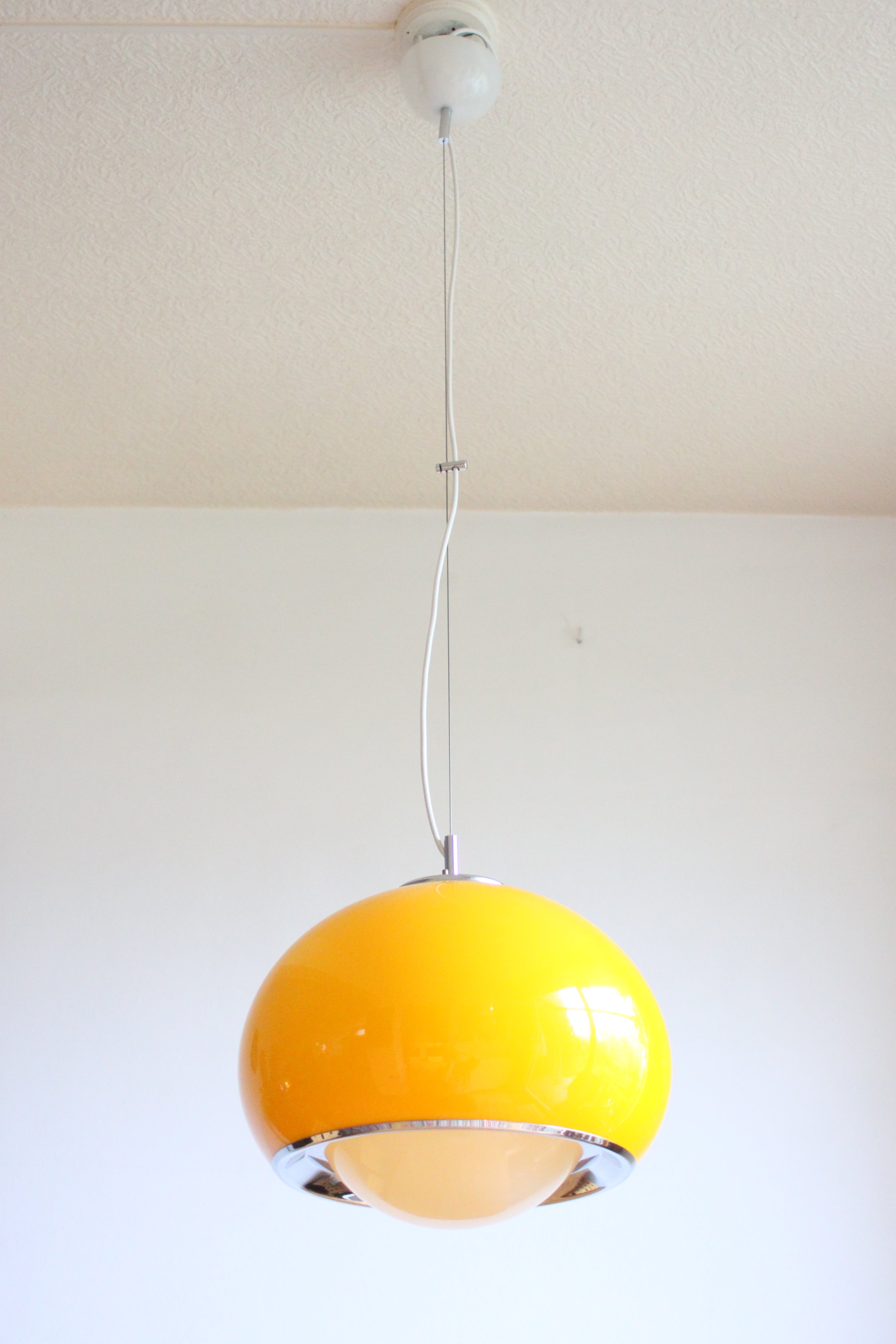Harvey_Guzzini_Orange_Bud_Pendant_Lamp_Italy_1968