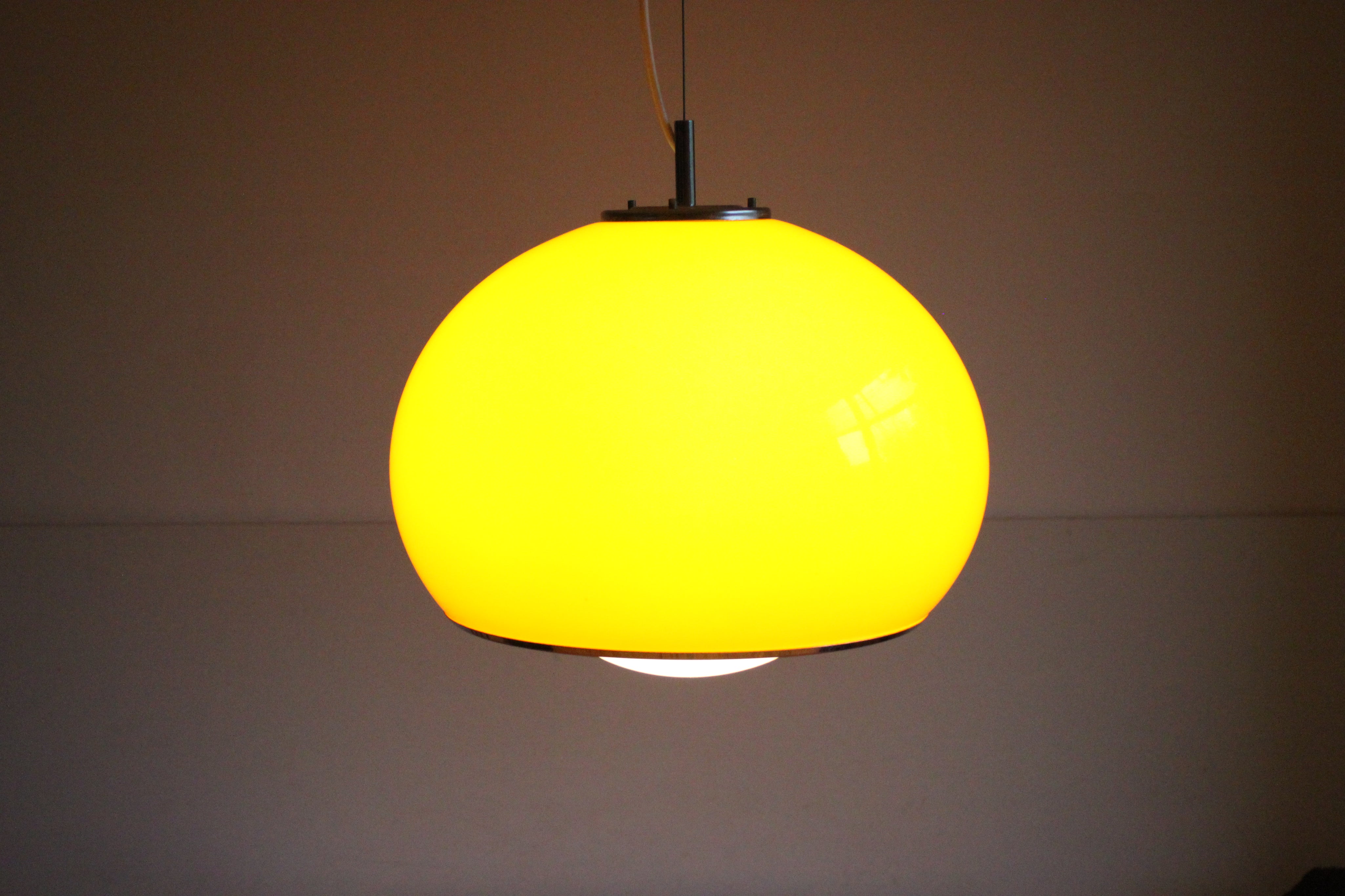 Harvey_Guzzini_Orange_Bud_Pendant_Lamp_Italy_1968