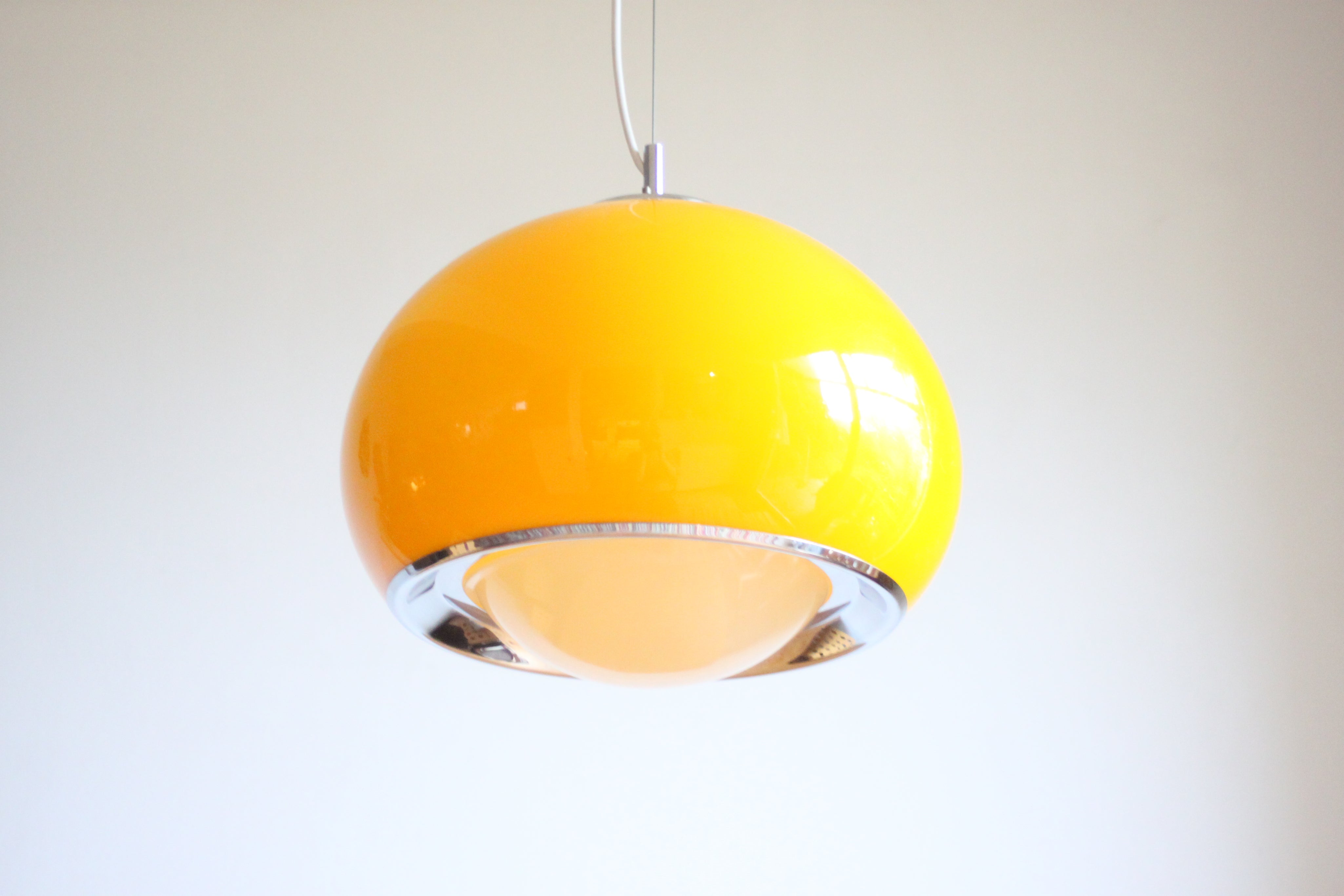 Harvey_Guzzini_Orange_Bud_Pendant_Lamp_Italy_1968