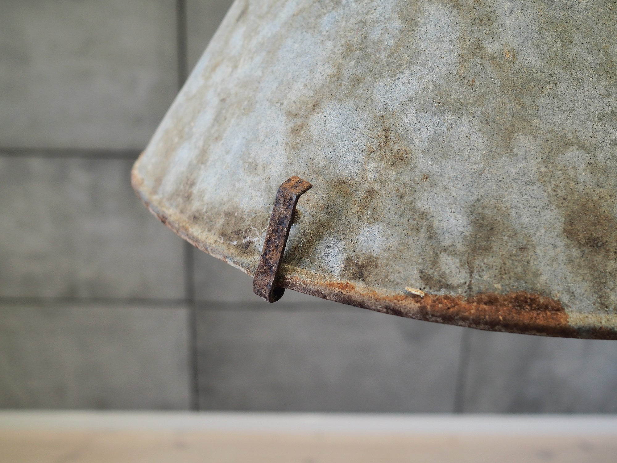 Industrial_Style_Metal_lamp_1950s
