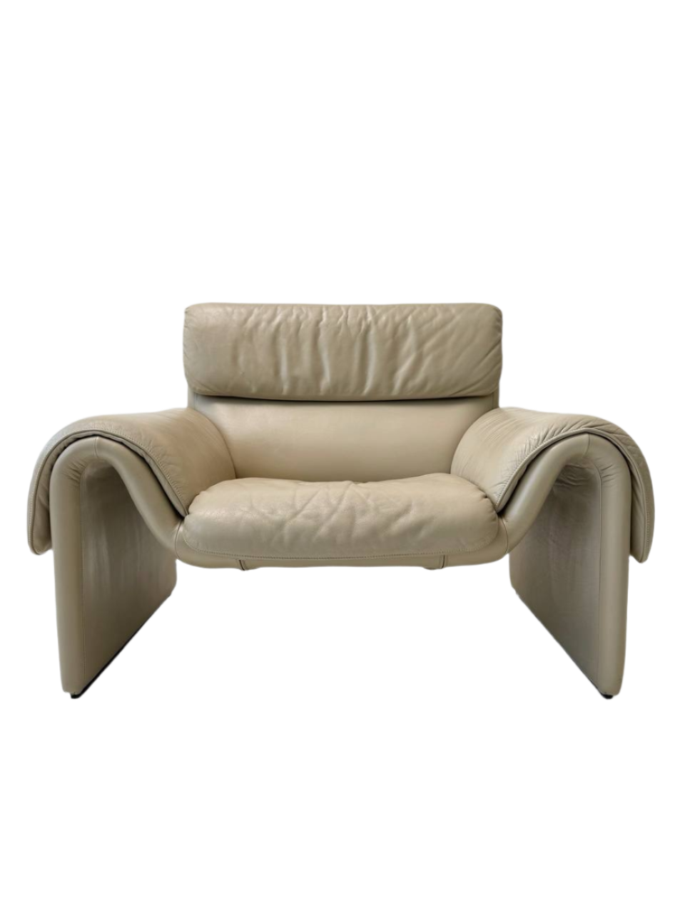 Ivory-colored_armchair_from_de_Sede_model_DS-2011_01
