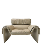 Ivory-colored_armchair_from_de_Sede_model_DS-2011_01