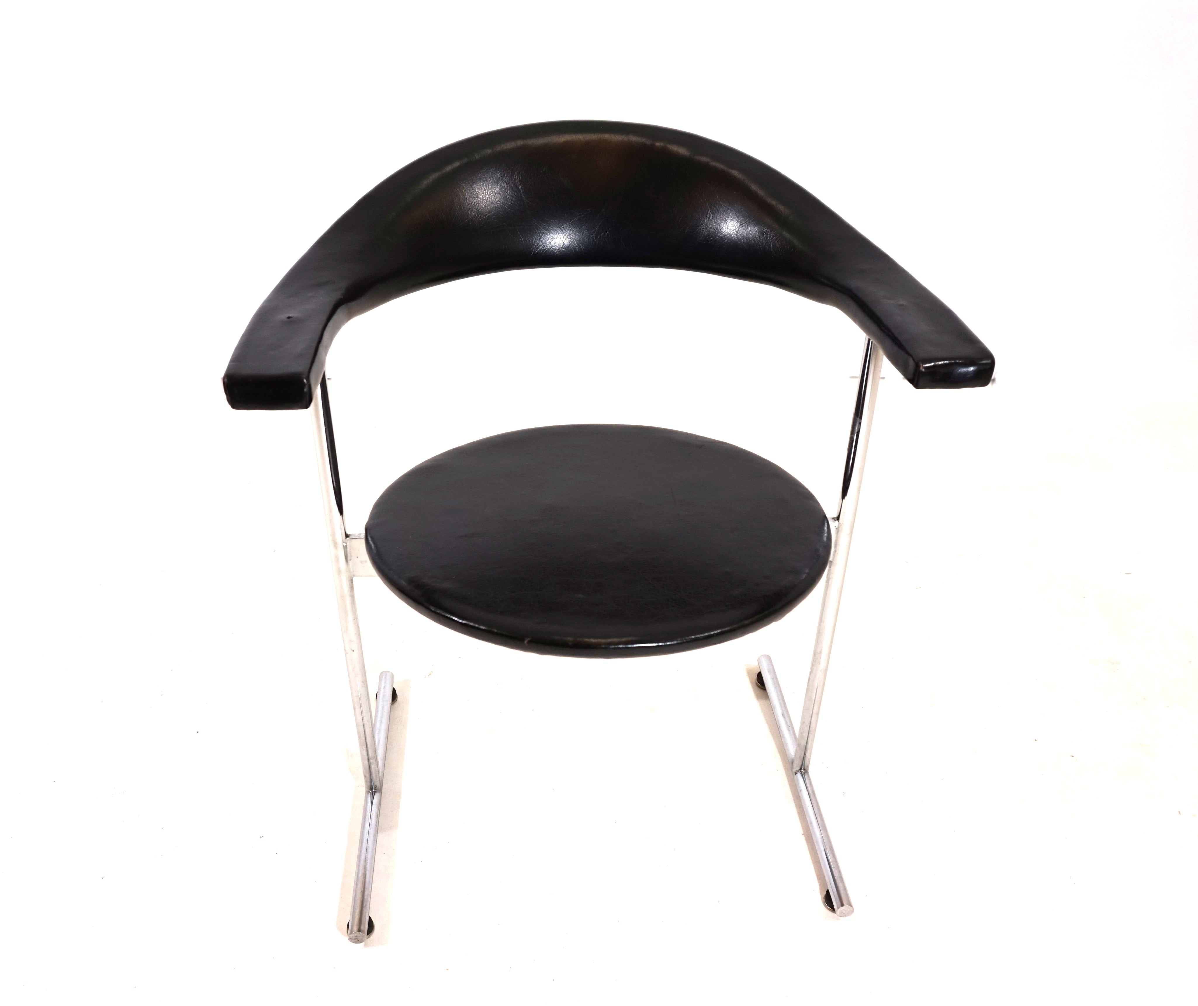 Kaufeld_Airport_037_chair_by_Geoffrey_Harcourt