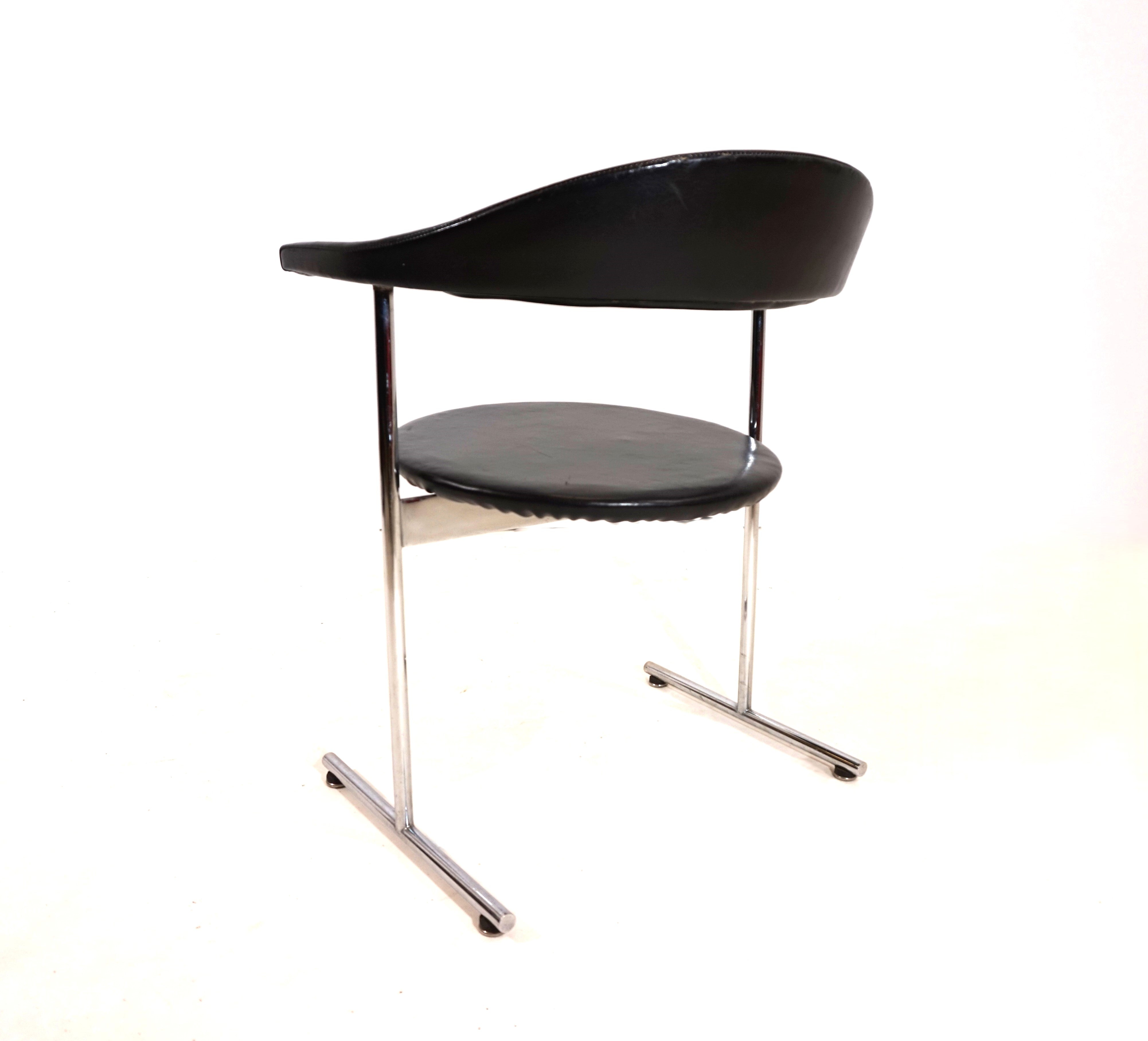 Kaufeld_Airport_037_chair_by_Geoffrey_Harcourt