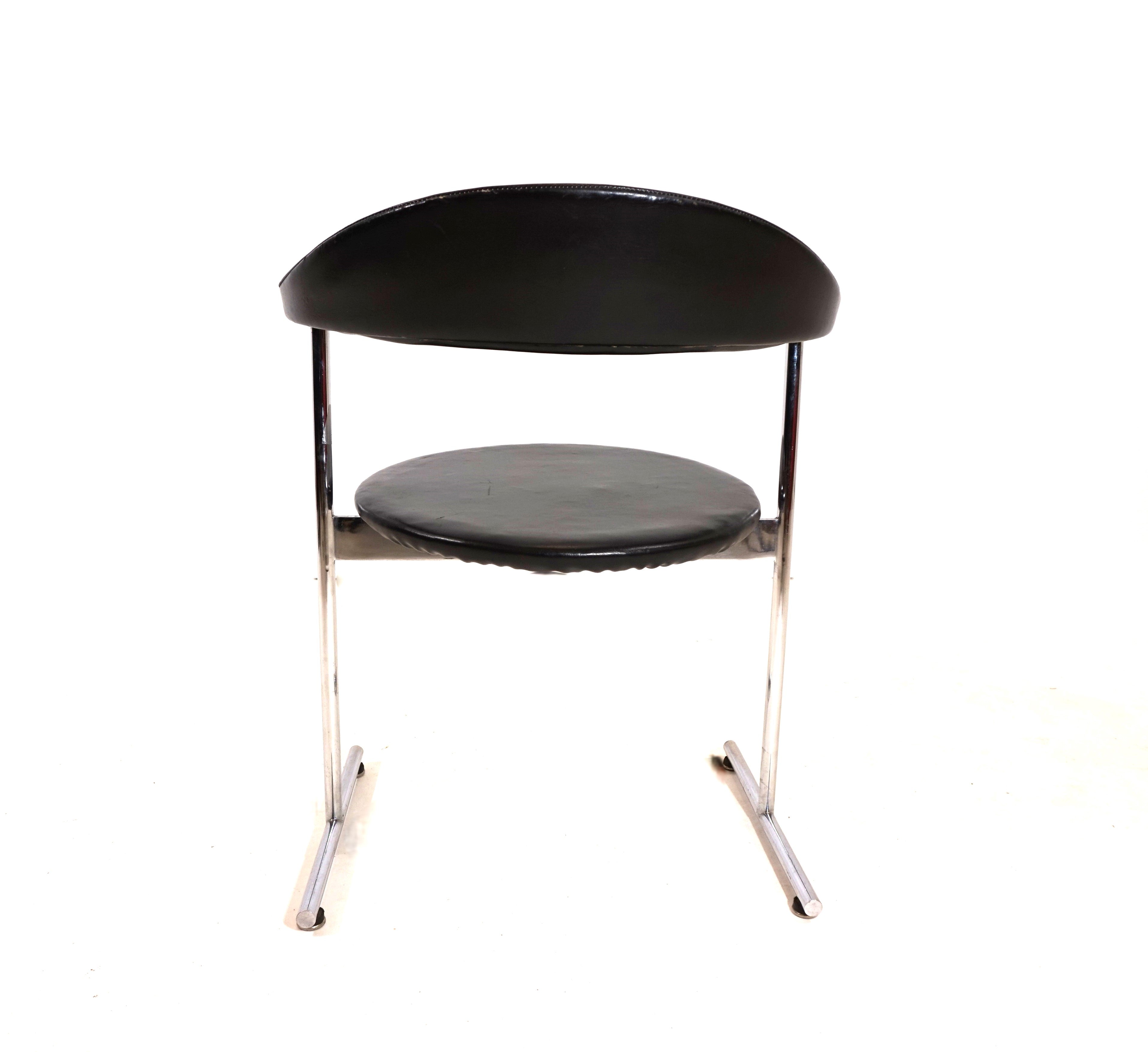 Kaufeld_Airport_037_chair_by_Geoffrey_Harcourt