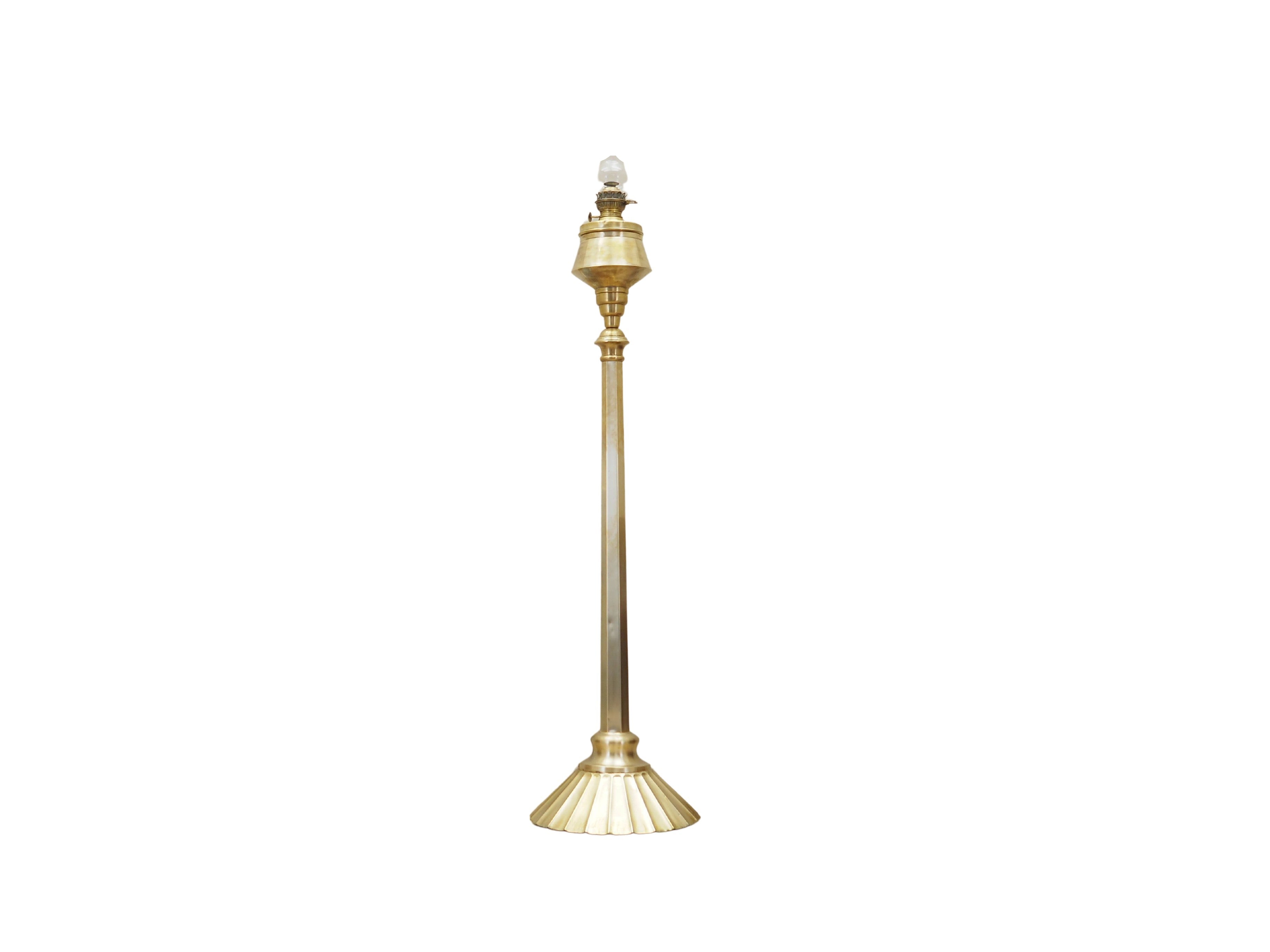 Kerosene_lamp_German_design_1920s_manufacturer_Ehrich_Graetz