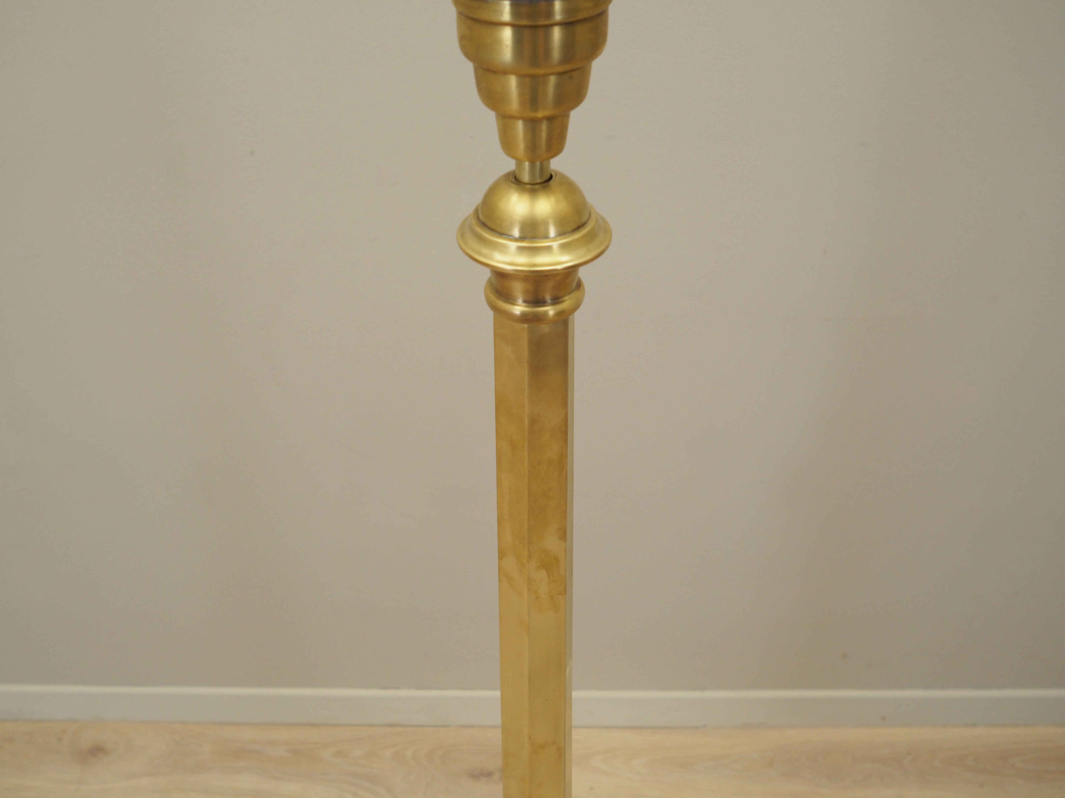 Kerosene_lamp_German_design_1920s_manufacturer_Ehrich_Graetz