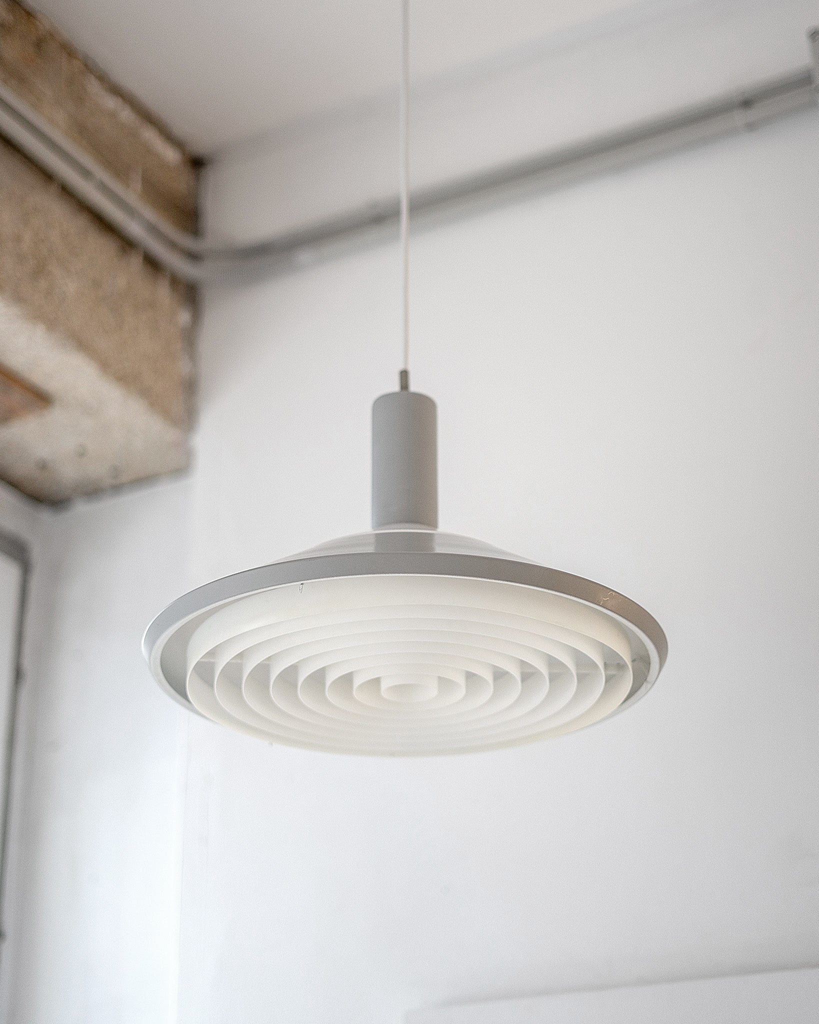 Klassependel_Pendal_Lamp_by_Louis_Poulsen_1967