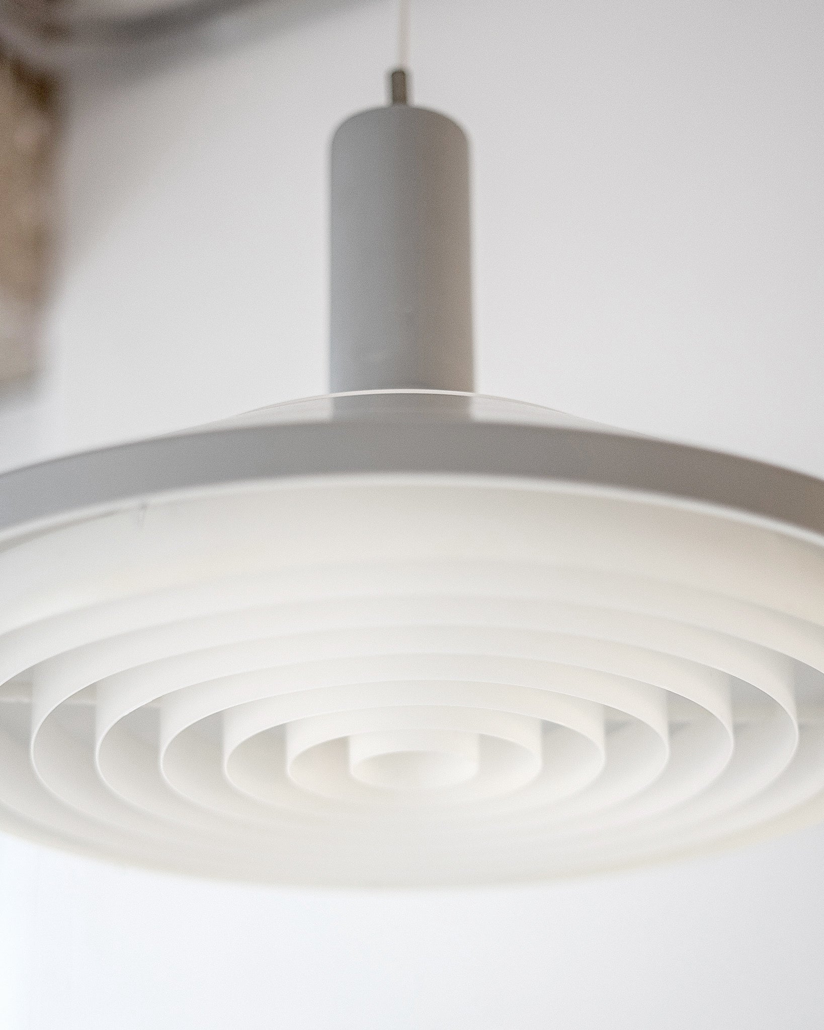 Klassependel_Pendal_Lamp_by_Louis_Poulsen_1967