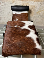 LC4_Chaise_Longue_by_Le_Corbusier_for_Cassina_1930s