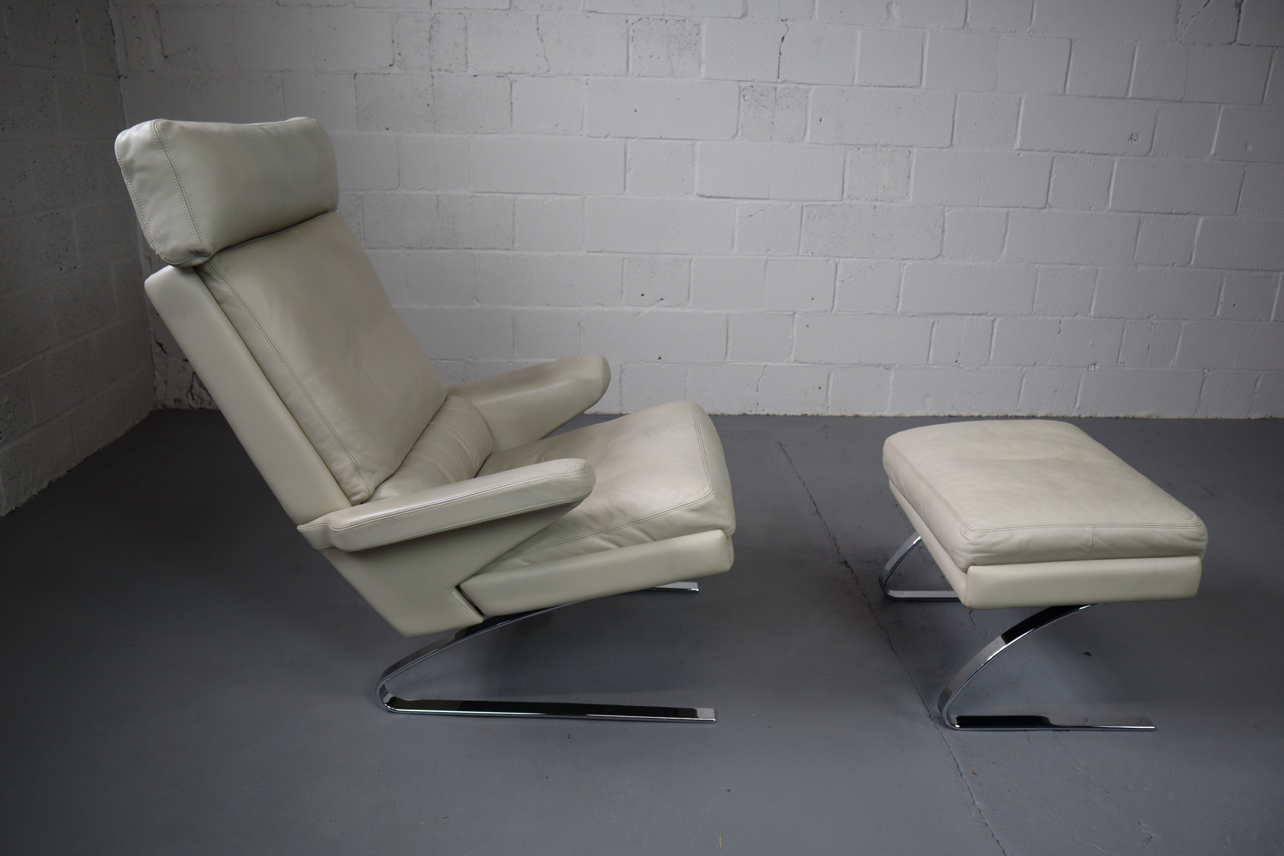 Leather_Swing_lounge_chair_with_ottoman_for_COR_Germany_1960_s