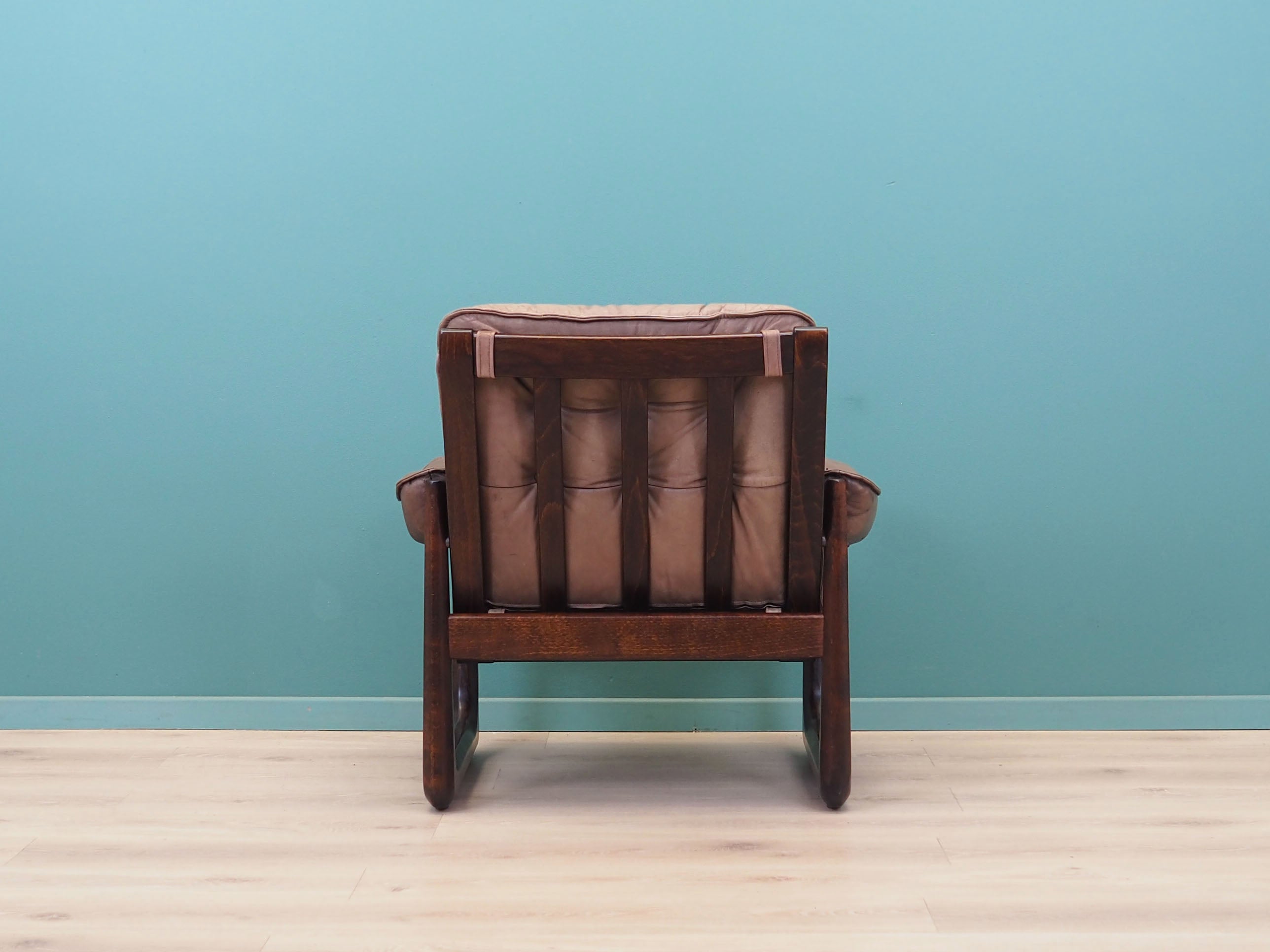 Leather_armchair_Danish_design_1960s_manufactured_by_Genega_M_bler 