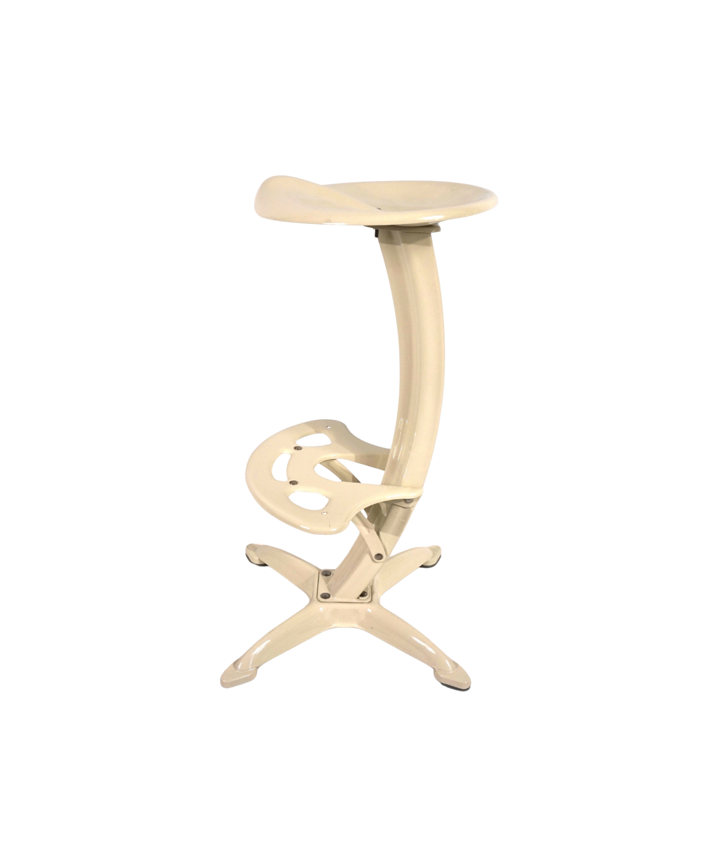 Lotus_bar_stool_by_Yasu_Sasamoto_for_Dulton_Co
