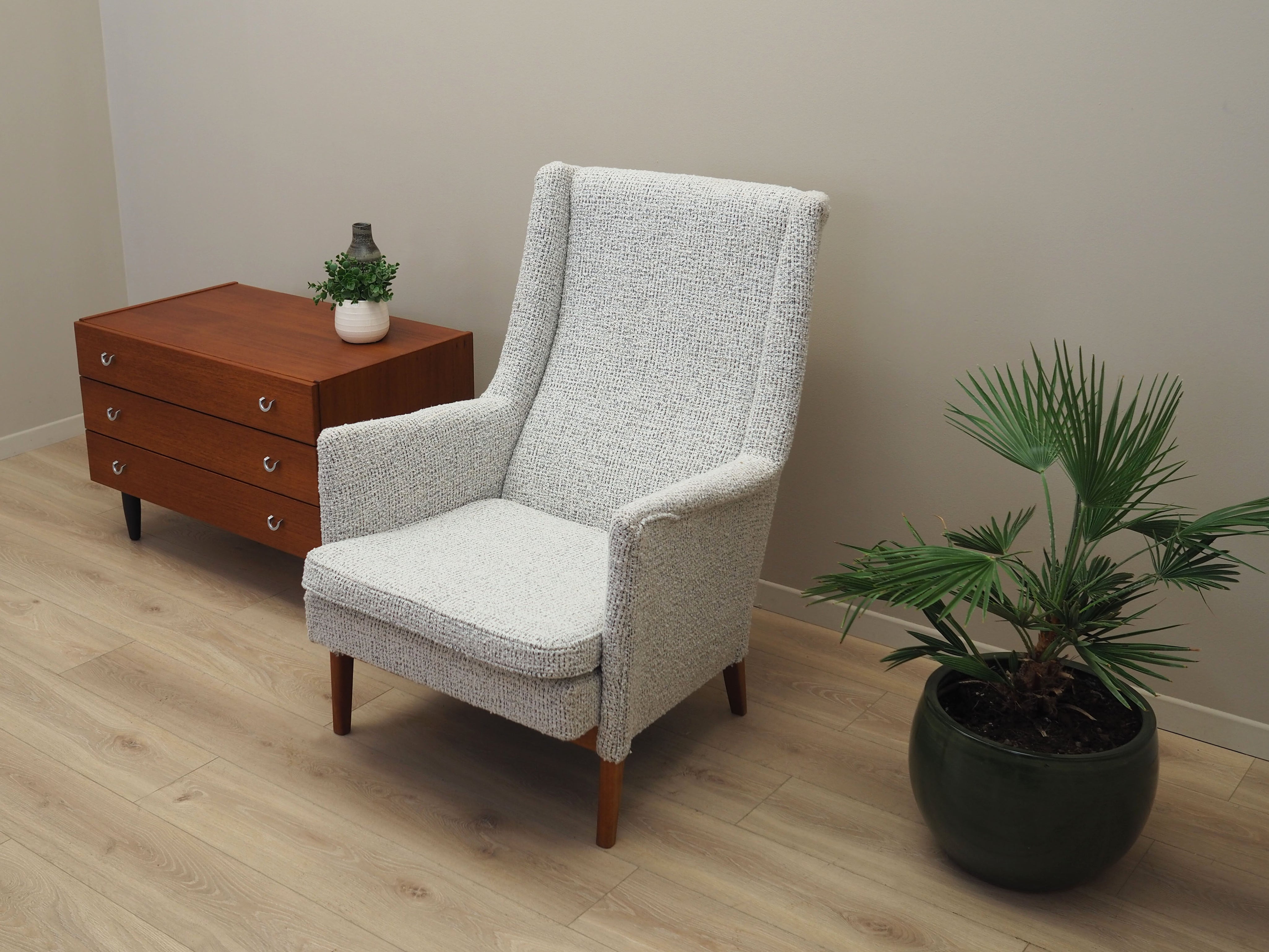 Lounge_armchair_in_Danish_design_from_1960s